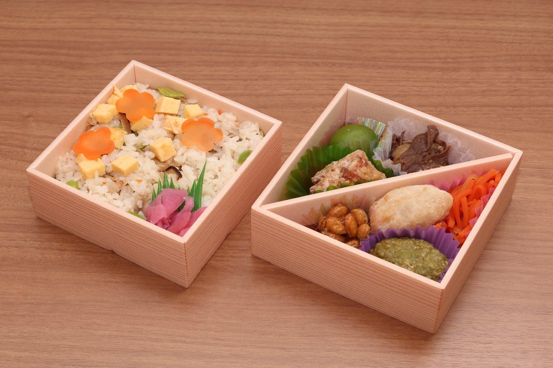 ご飯とおかずは別々になっています