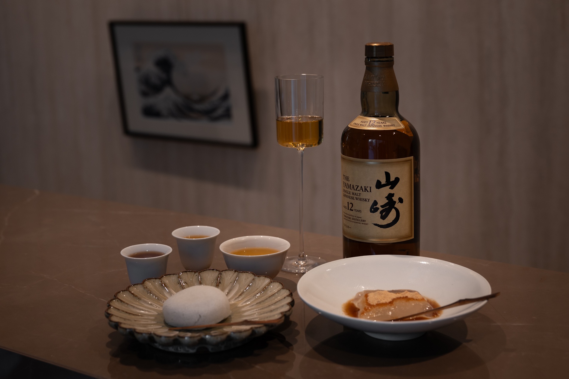 茶、地酒、和菓子のペアリングセットを用意