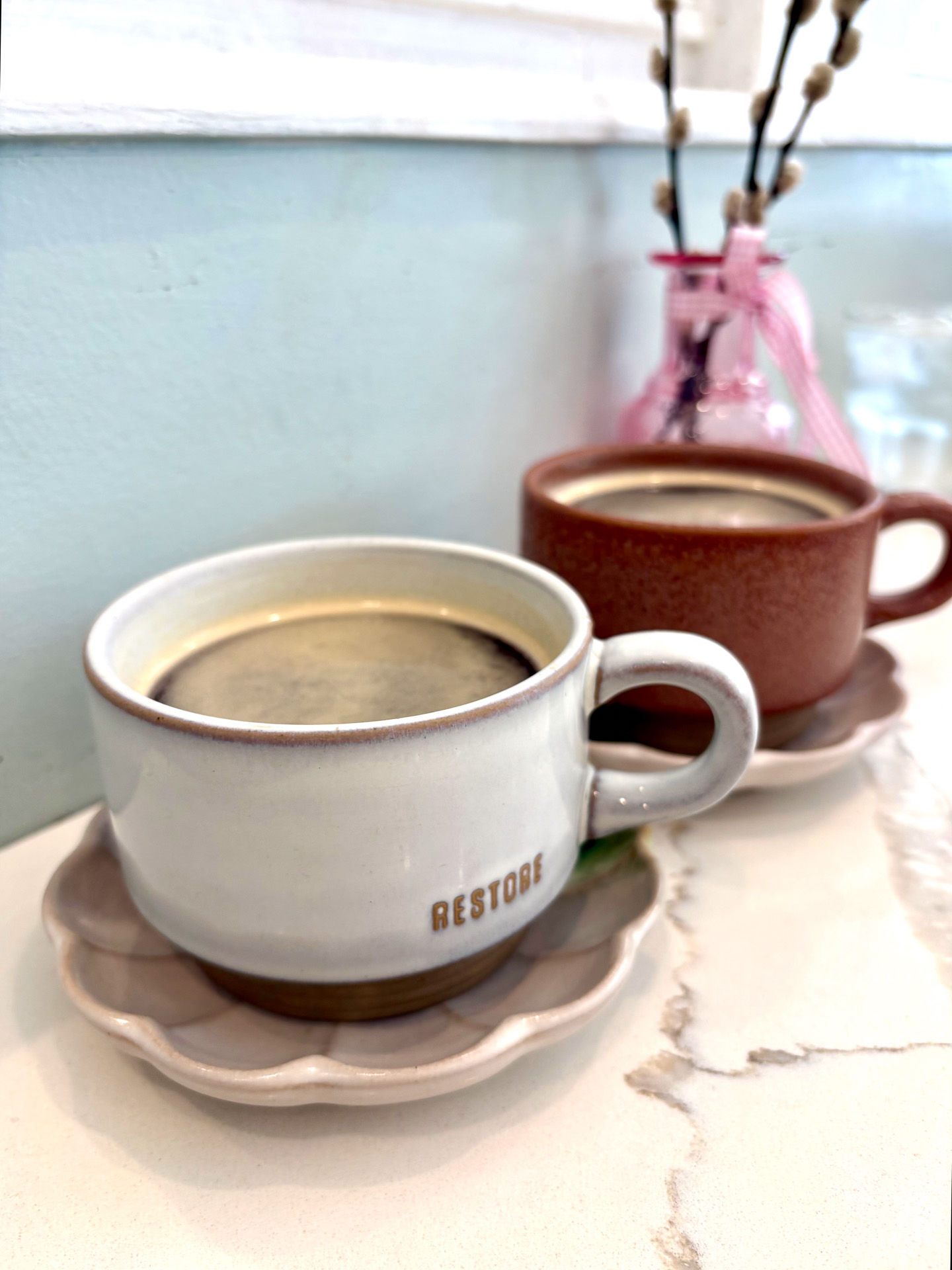 毎回違うコーヒーカップに出会え、食器へのこだわりを感じさせる（アメリカーノ5ドル）
