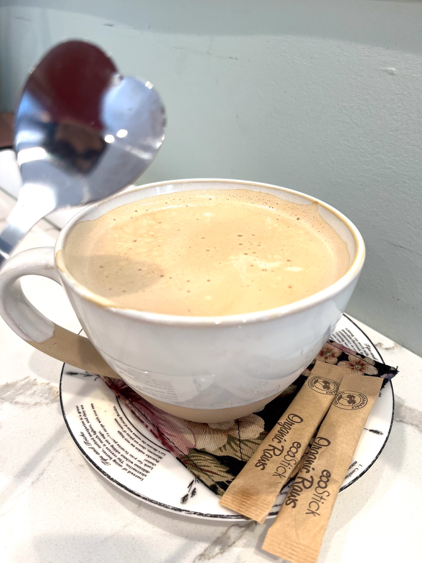ハート形のスプーンがコーヒーに添えられてきたことも！（ラテ6ドル）