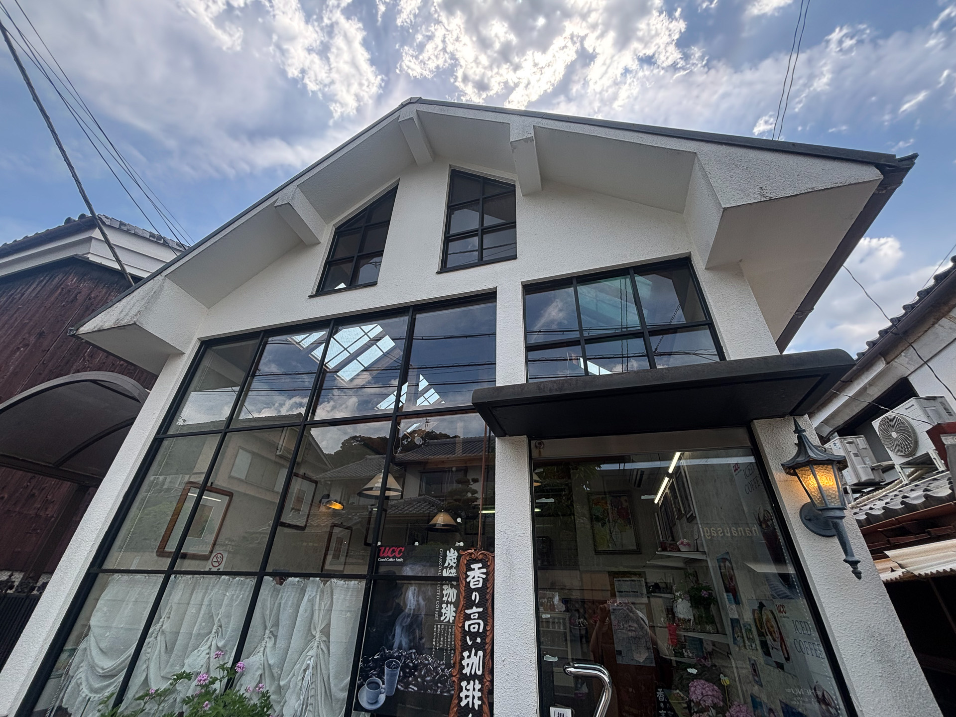 喫茶店トライアングルハウス
