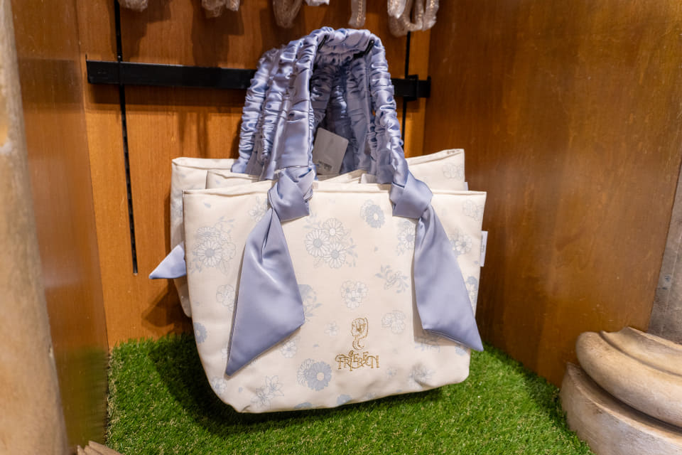 USJ×葬送のフリーレン、限定グッズを見てきた！ 花畑を出す魔法の