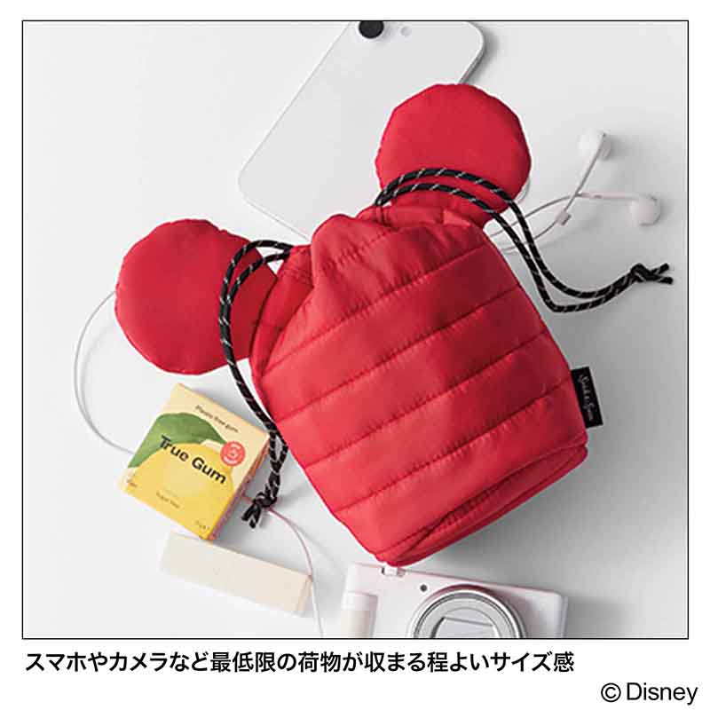 真っ赤な巾着は、ミッキーシェイプのころんとしたフォルム。ミニバッグ感覚でも使える。サイズは約13×10cm（高さ×直径）