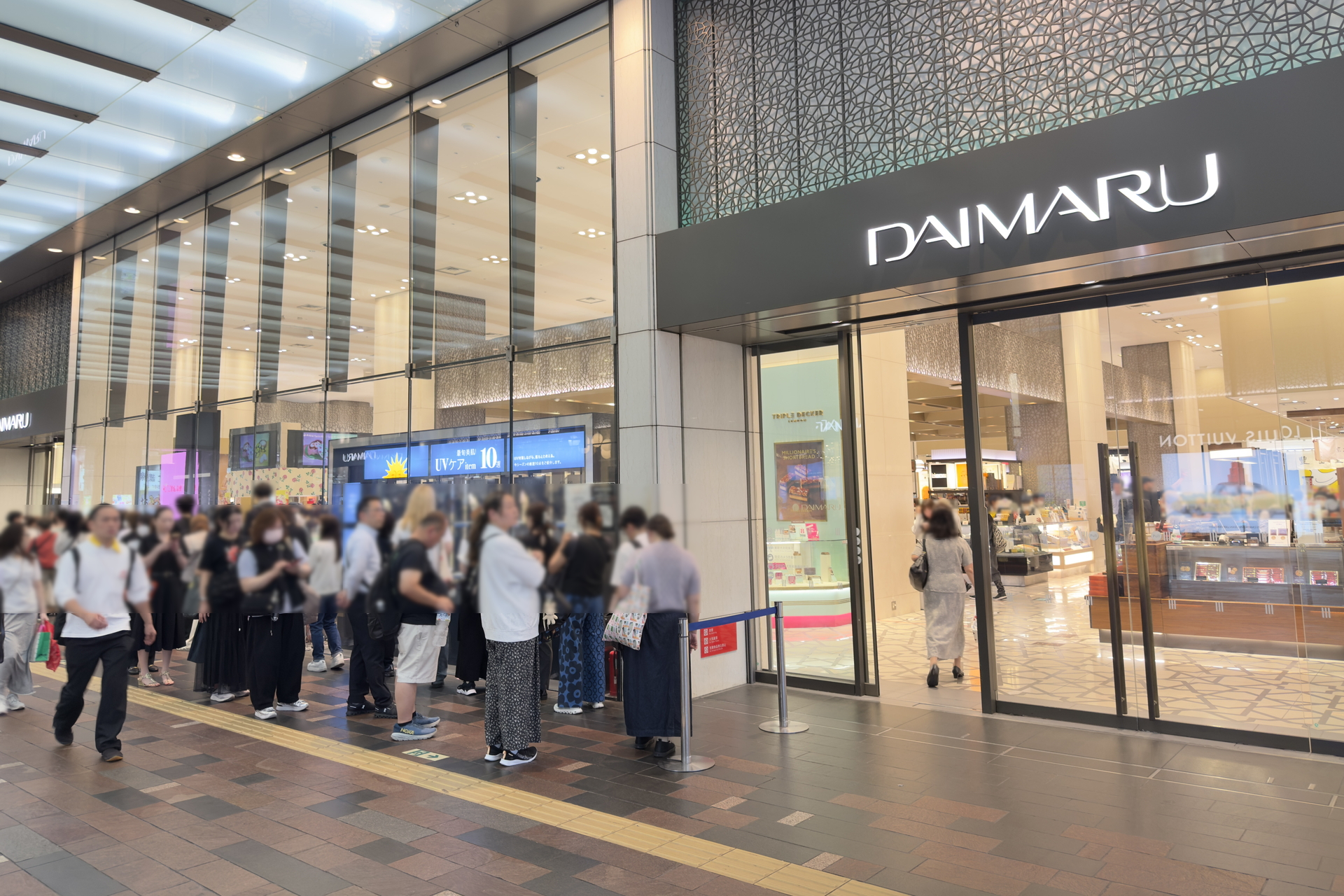 待機列は八重洲北口側の店舗外にある