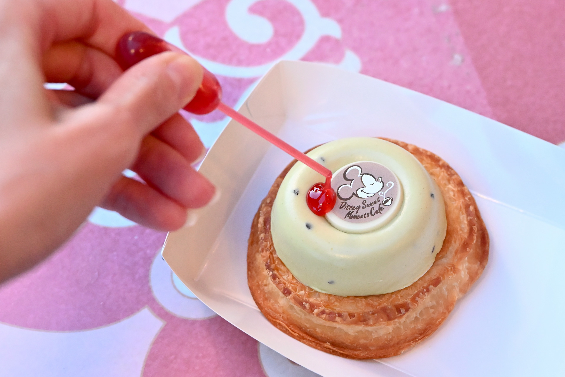 ピスタチオデニッシュ（単品　850円）はラズベリーソースをちょい足し。さらに美味くなる