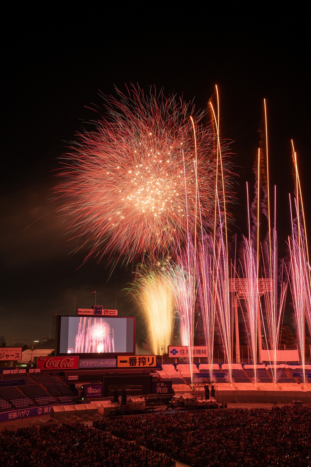 「2026 神宮外苑花火大会」8月8日に開催決定。1万発の花火とアーティストが競演