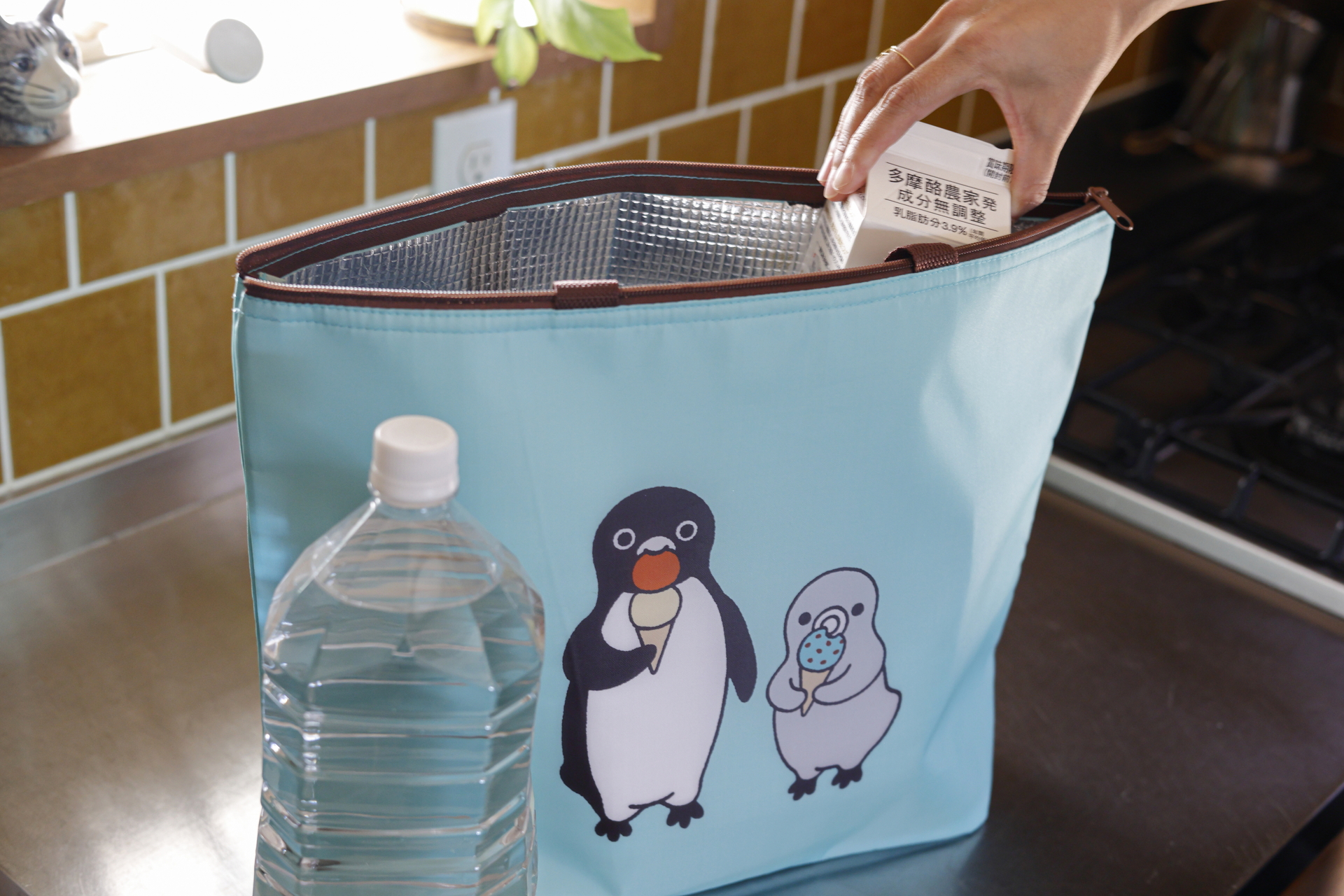 2Lのペットボトルや牛乳パックを立てたまま入れられる