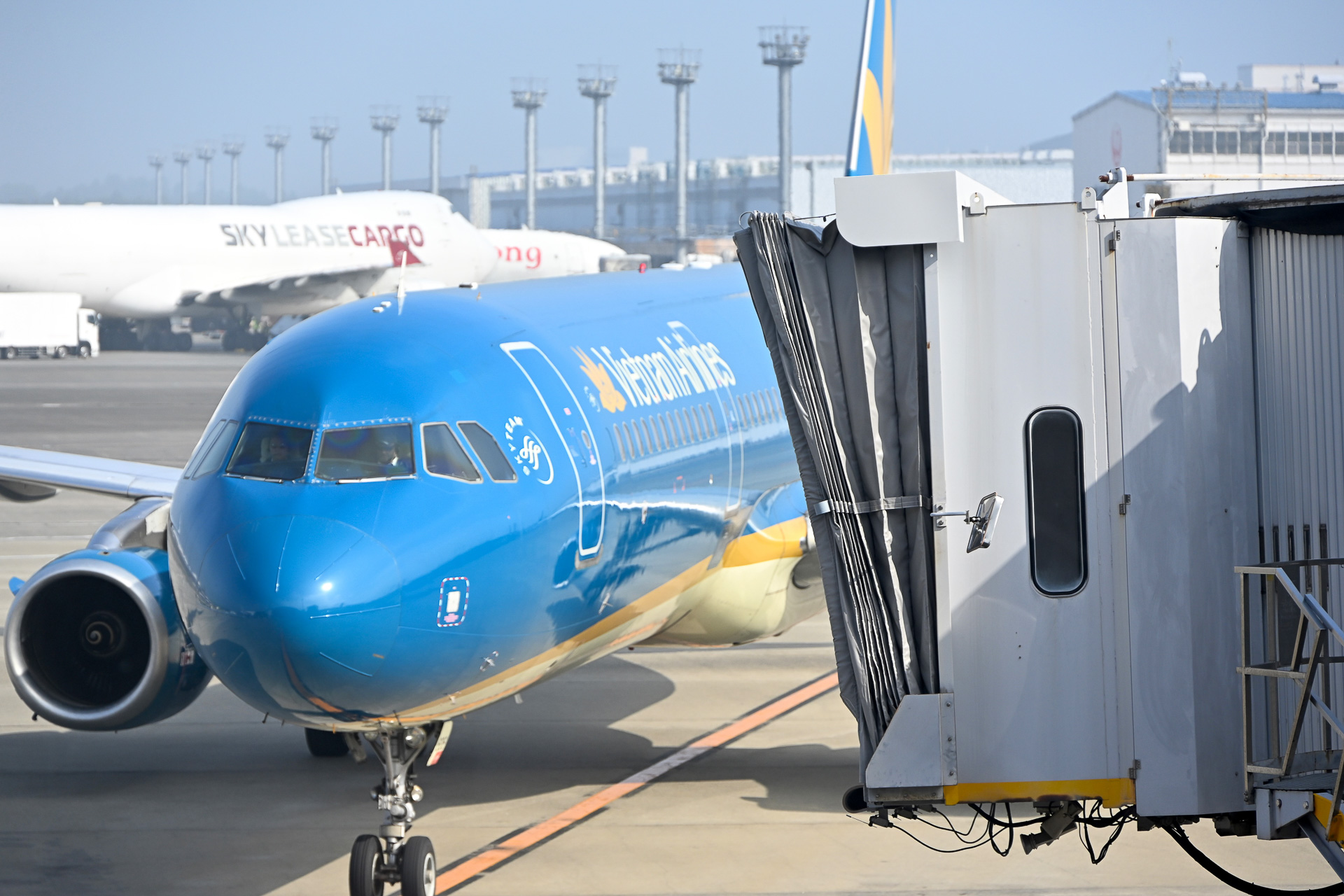 ベトナム航空の直行便なら成田から約5時間40分でダナンへ到着します