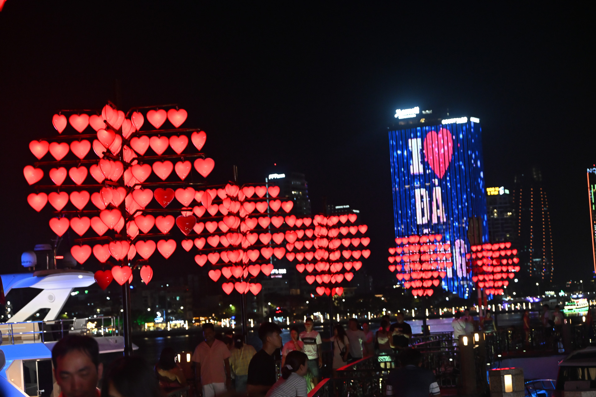こちらは「Love Bridge」側