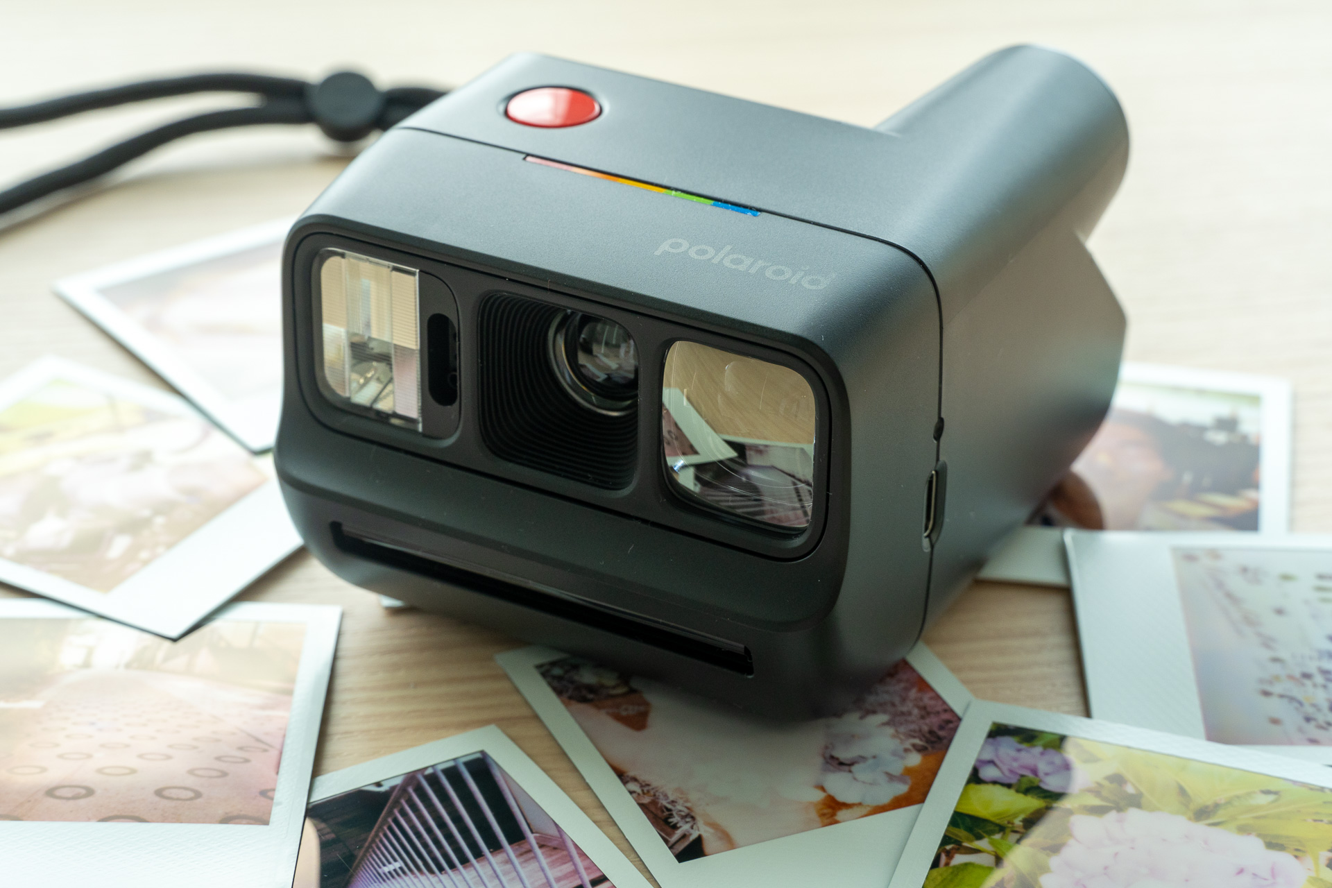 Polaroidが小型インスタントカメラの新世代機を発売