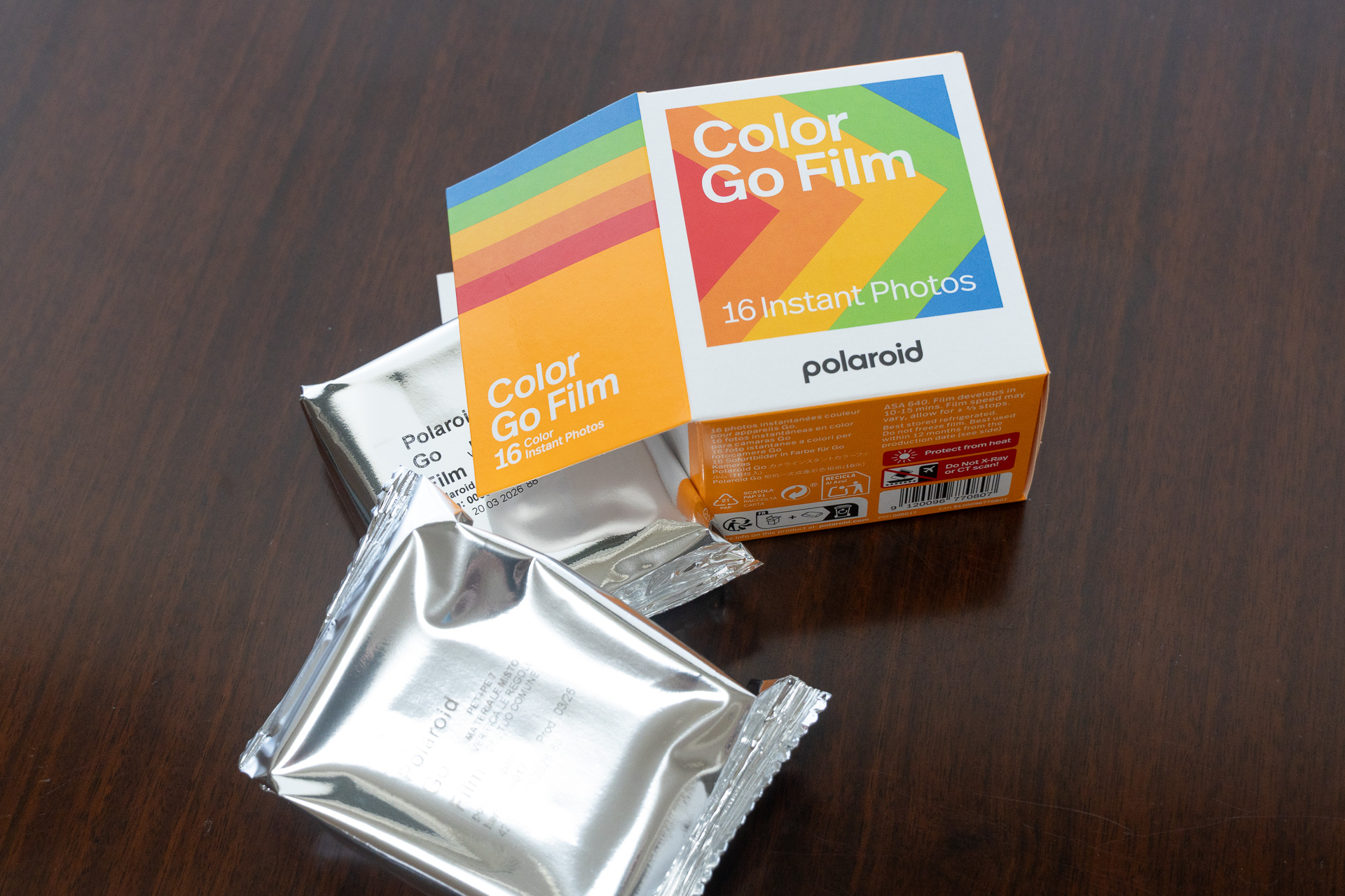 Go Filmの16枚撮りは8枚入りカートリッジが2個入っている