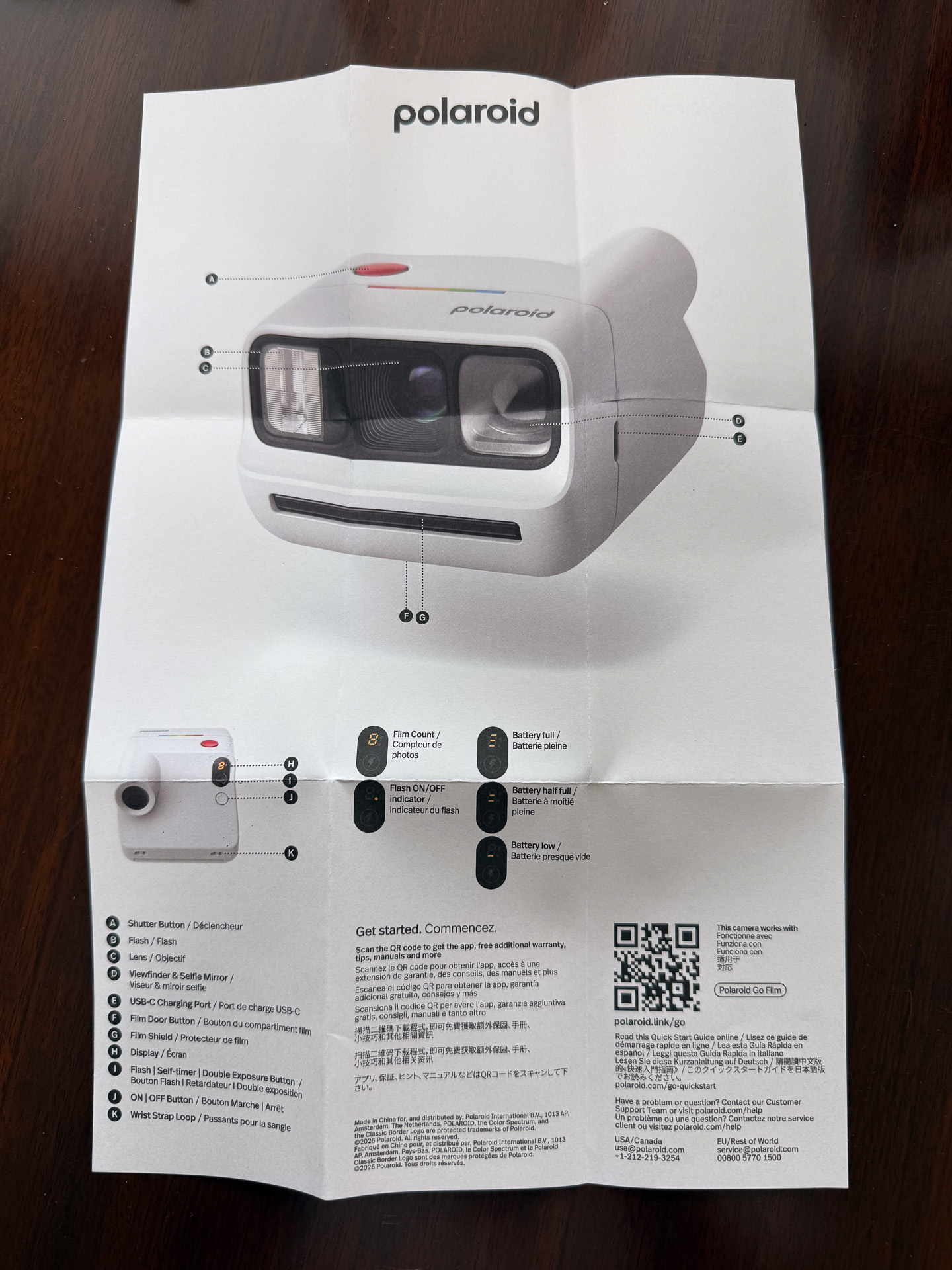 試用したサンプルでは英文のマニュアルが付属していた。同じものは<a href="https://support.polaroid.com/hc/en-us/articles/360021436580-User-manual-and-quick-start-guide-of-Polaroid-Go-camera" class="n" target="_blank">Webサイト</a>でも確認できる