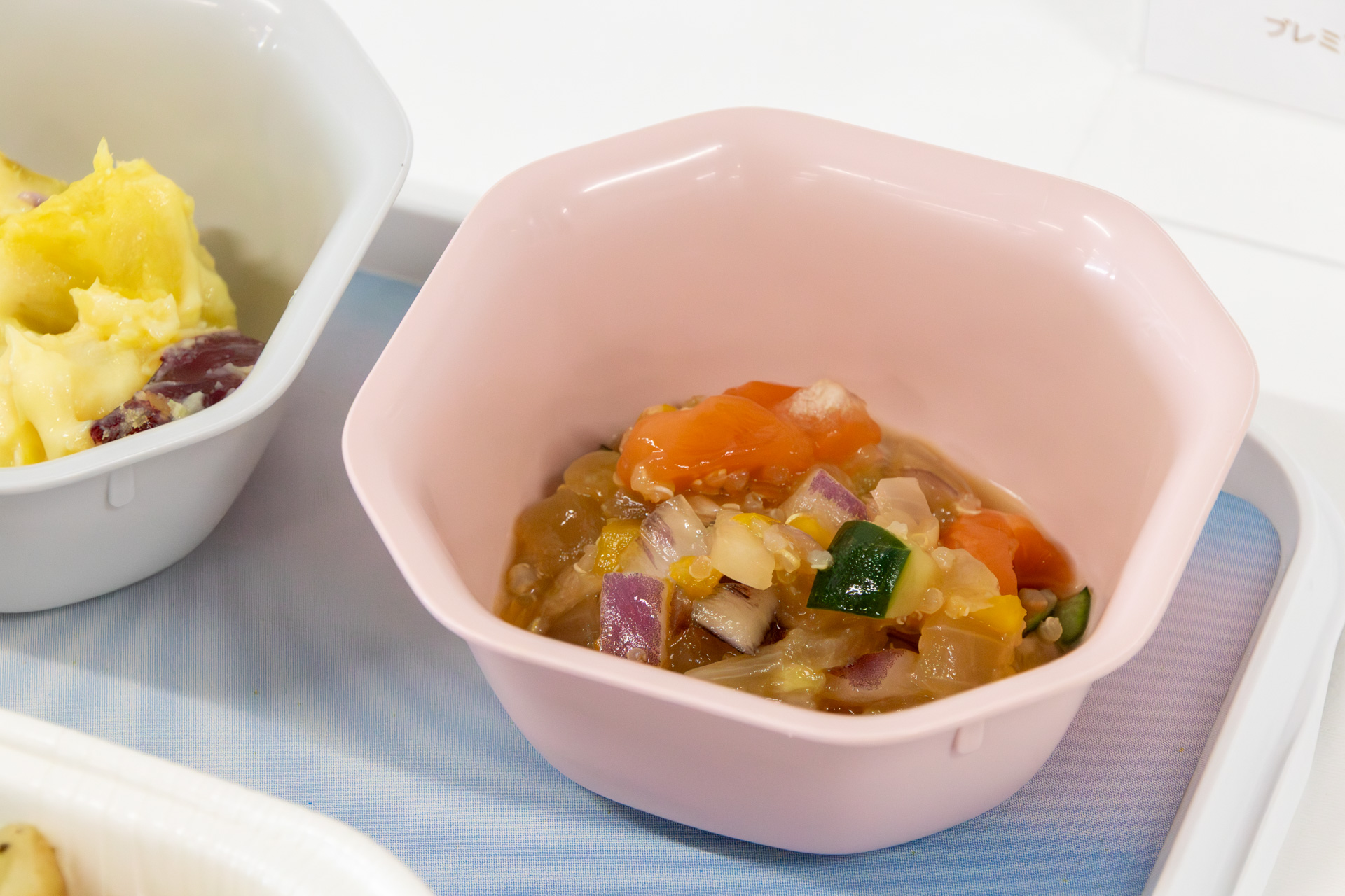 さわやか風味のポキ風サラダは箸休めにもちょうどよい