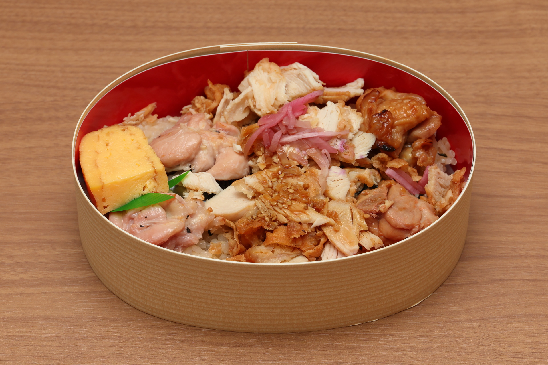 唐揚げ、塩焼き、照り焼き、3種の岡山県産森林どりが楽しめます