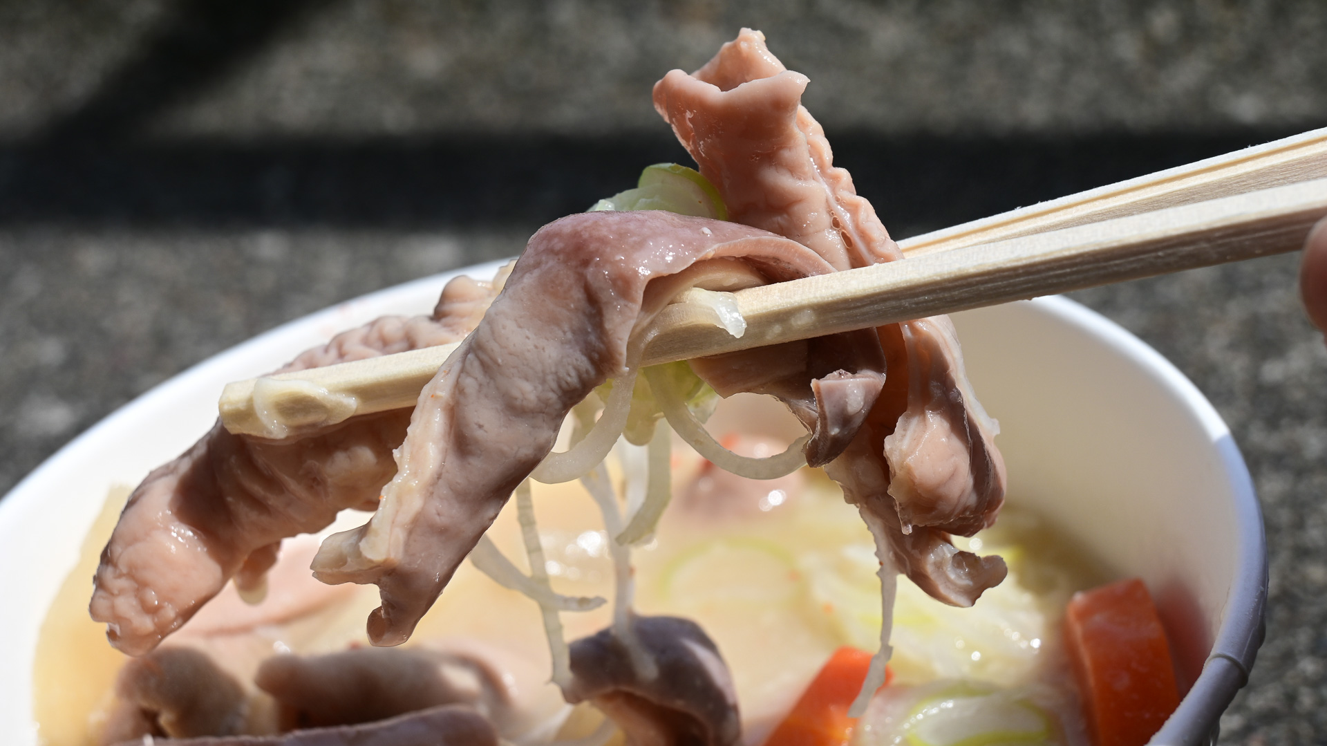 タカノのもつ煮は、ほろほろに柔らかい