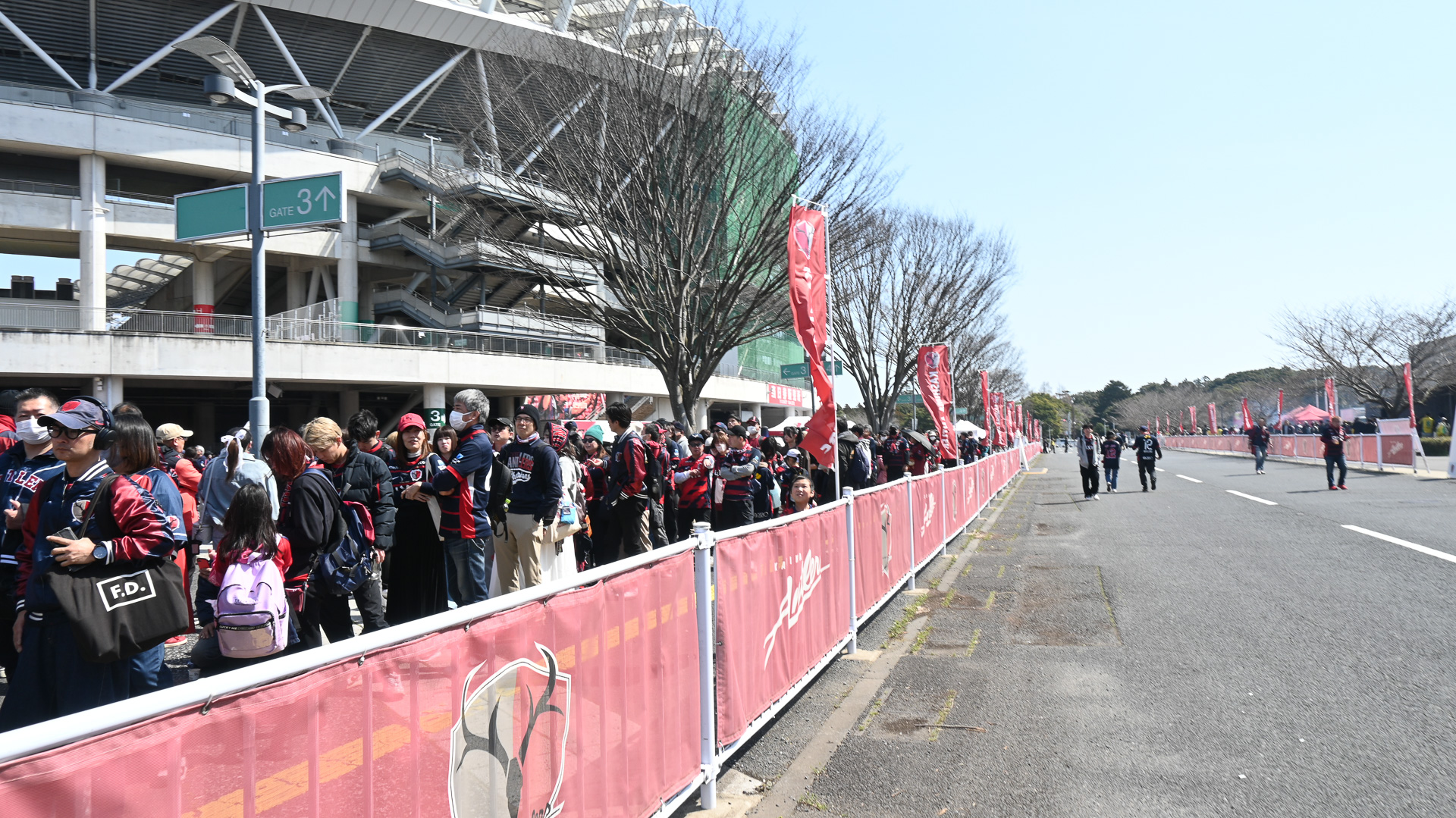 ひたすら長い入場待機列