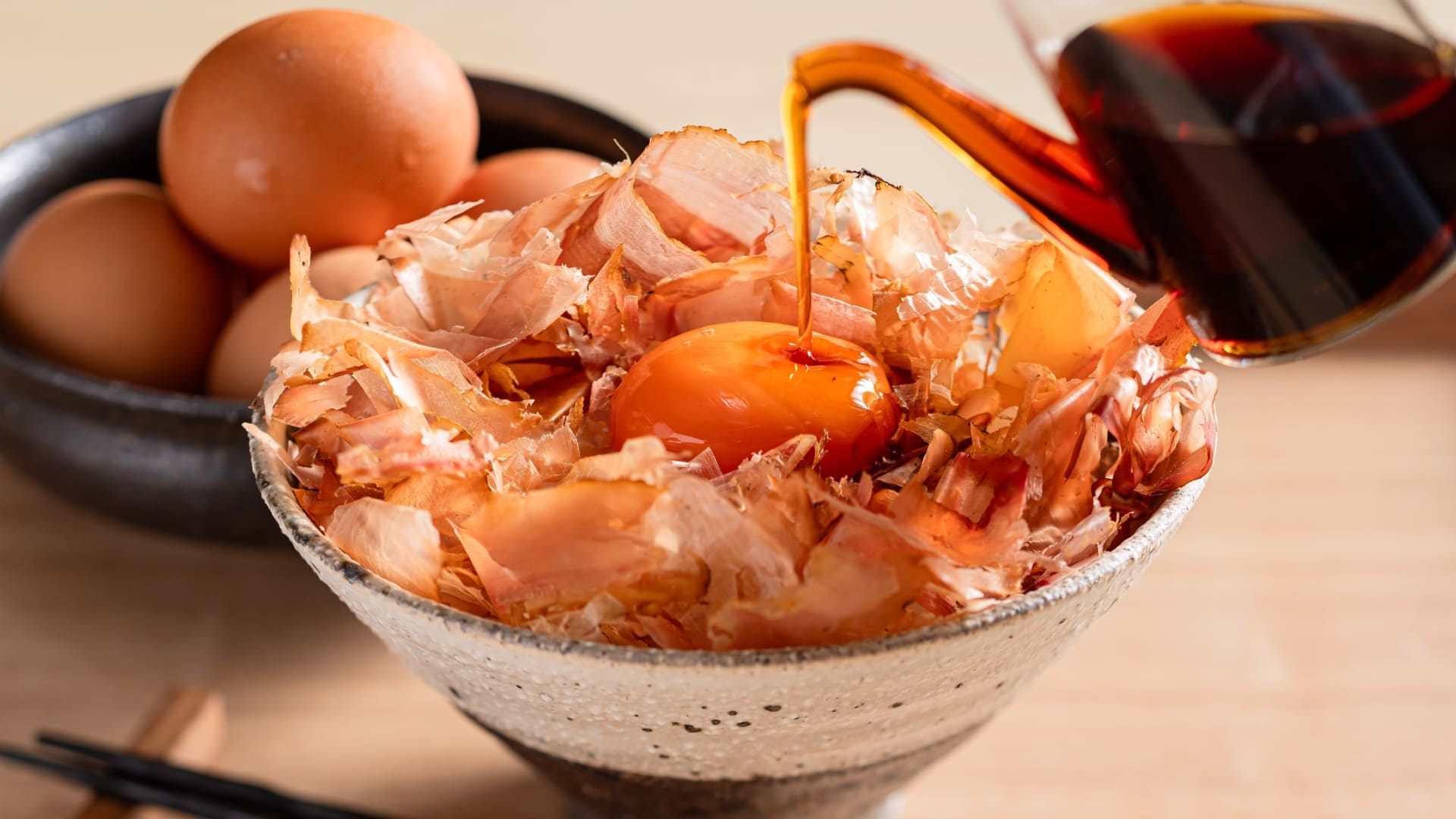 朝食バイキングは 生削り節の玉子かけごはんなど