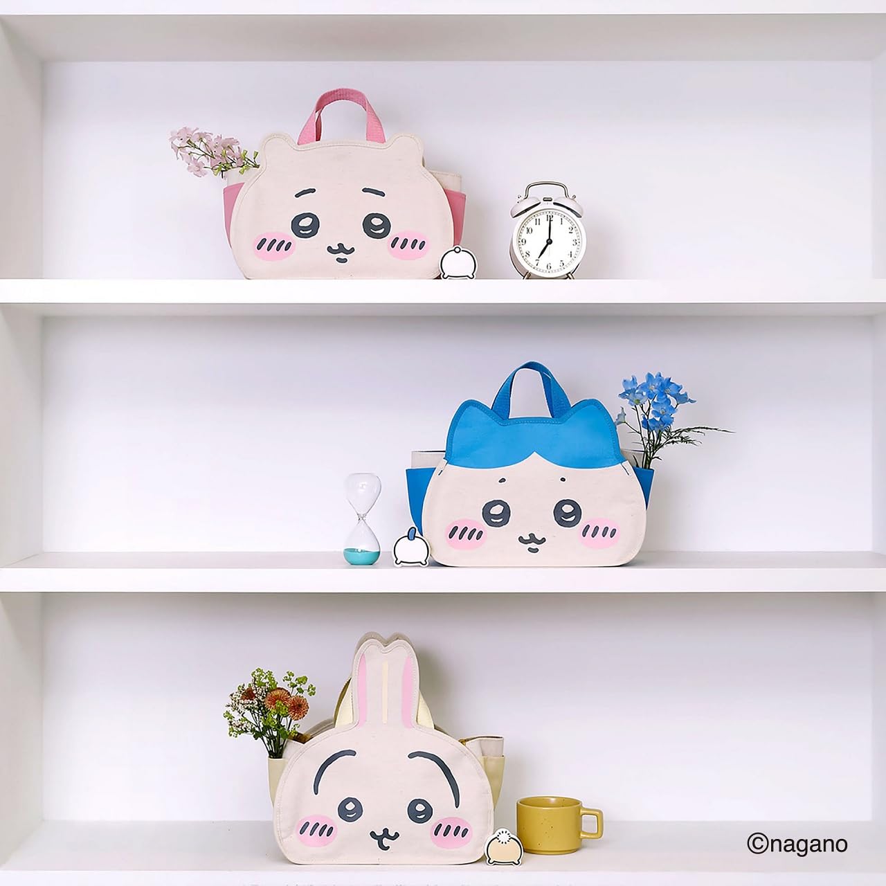温かみのあるキャンバス地とやさしいデザインで、お部屋に飾ってもかわいい。収納力があり、ポケットも充実