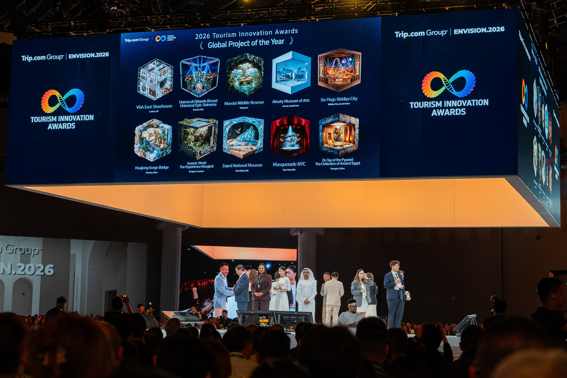 「2026 Trip.com Tourism Innovation Awards」受賞の代表者がステージに