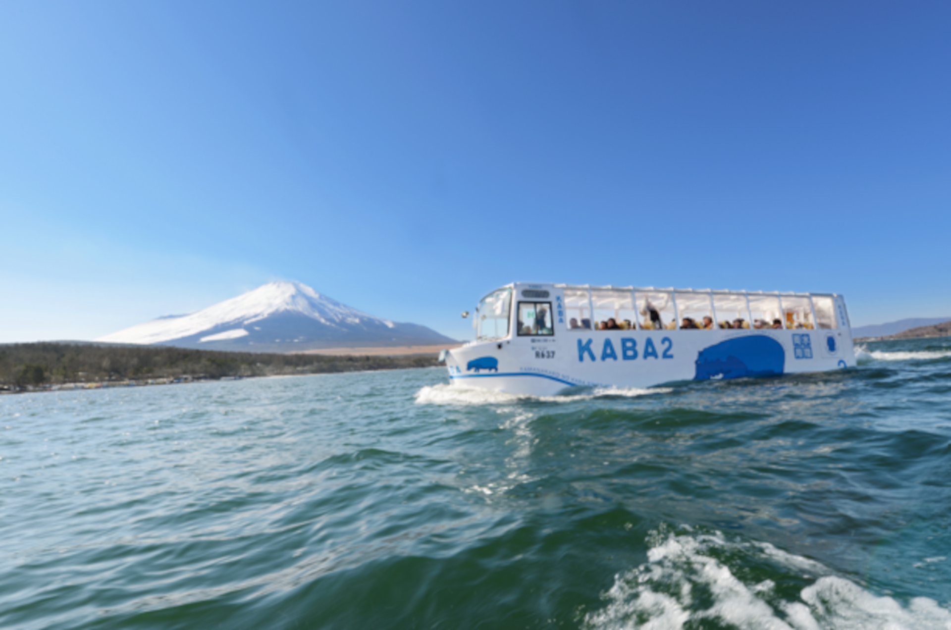 水陸両用バス「山中湖のカバ」に6年ぶりの新車両が加わり6月13日から運航再開