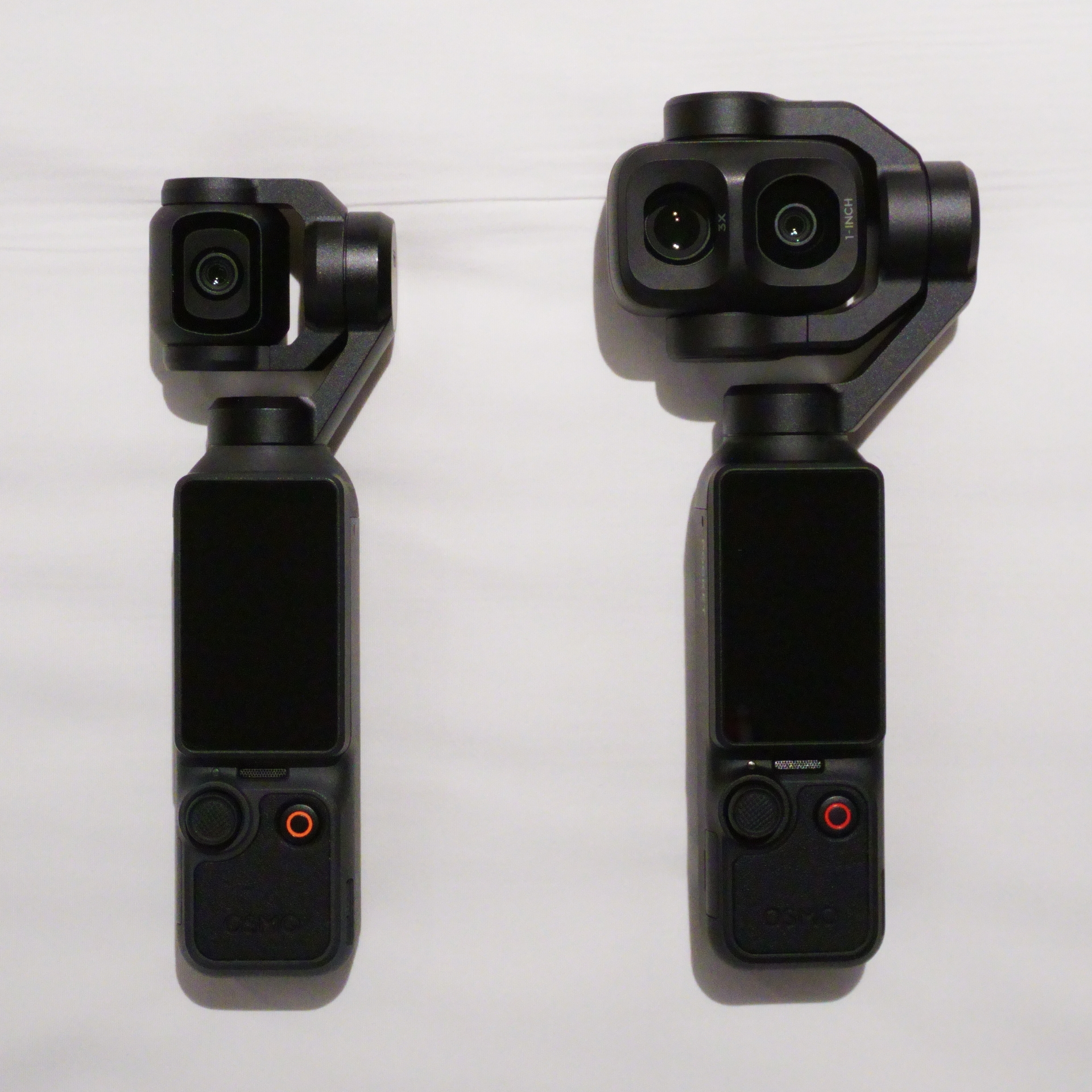 Osmo Pocket 4と4Pを並べた様子（右が4P）