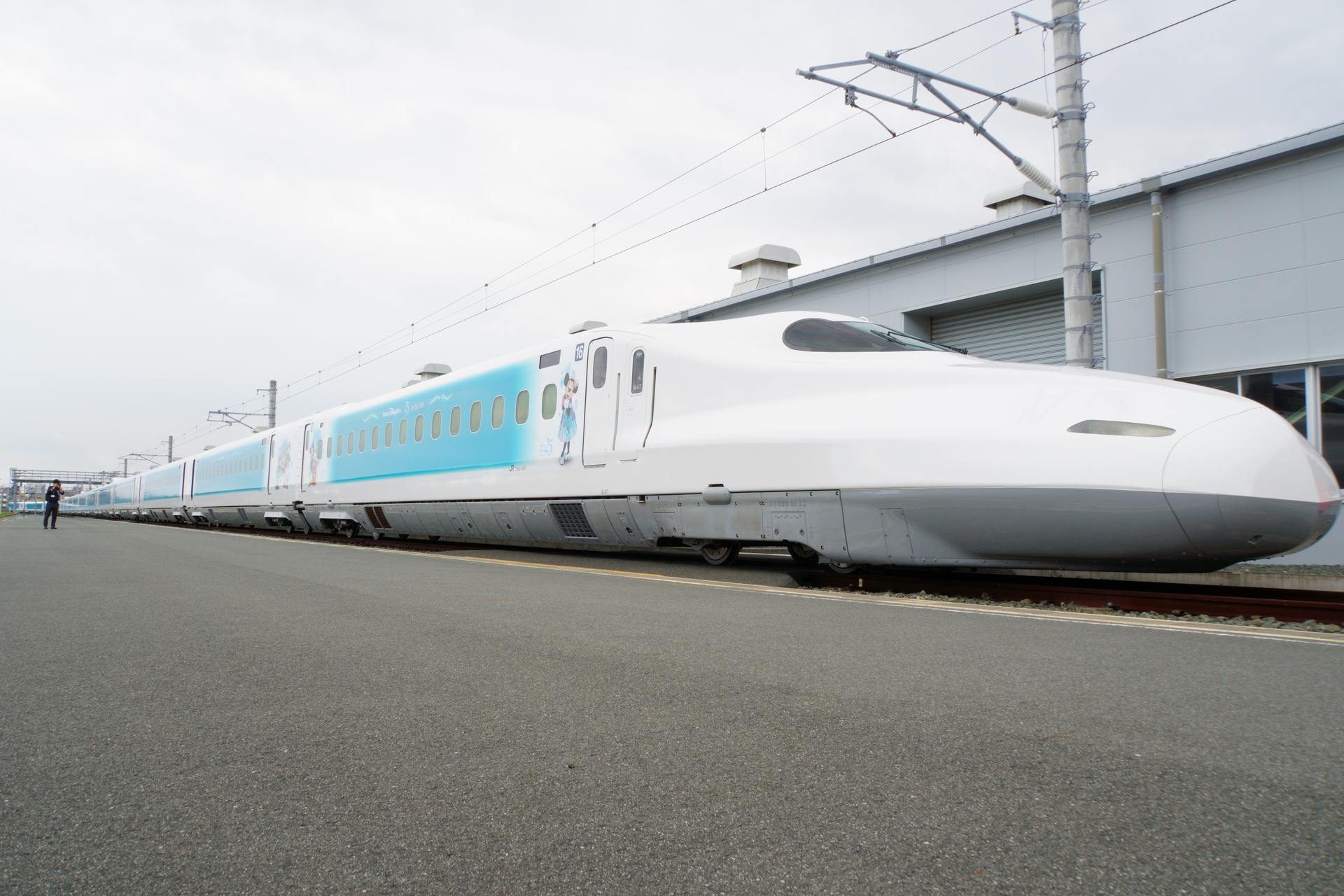 11号車の後方（ミッキーマウス、ミニーマウス、ドナルドダック、グーフィー、プルート）