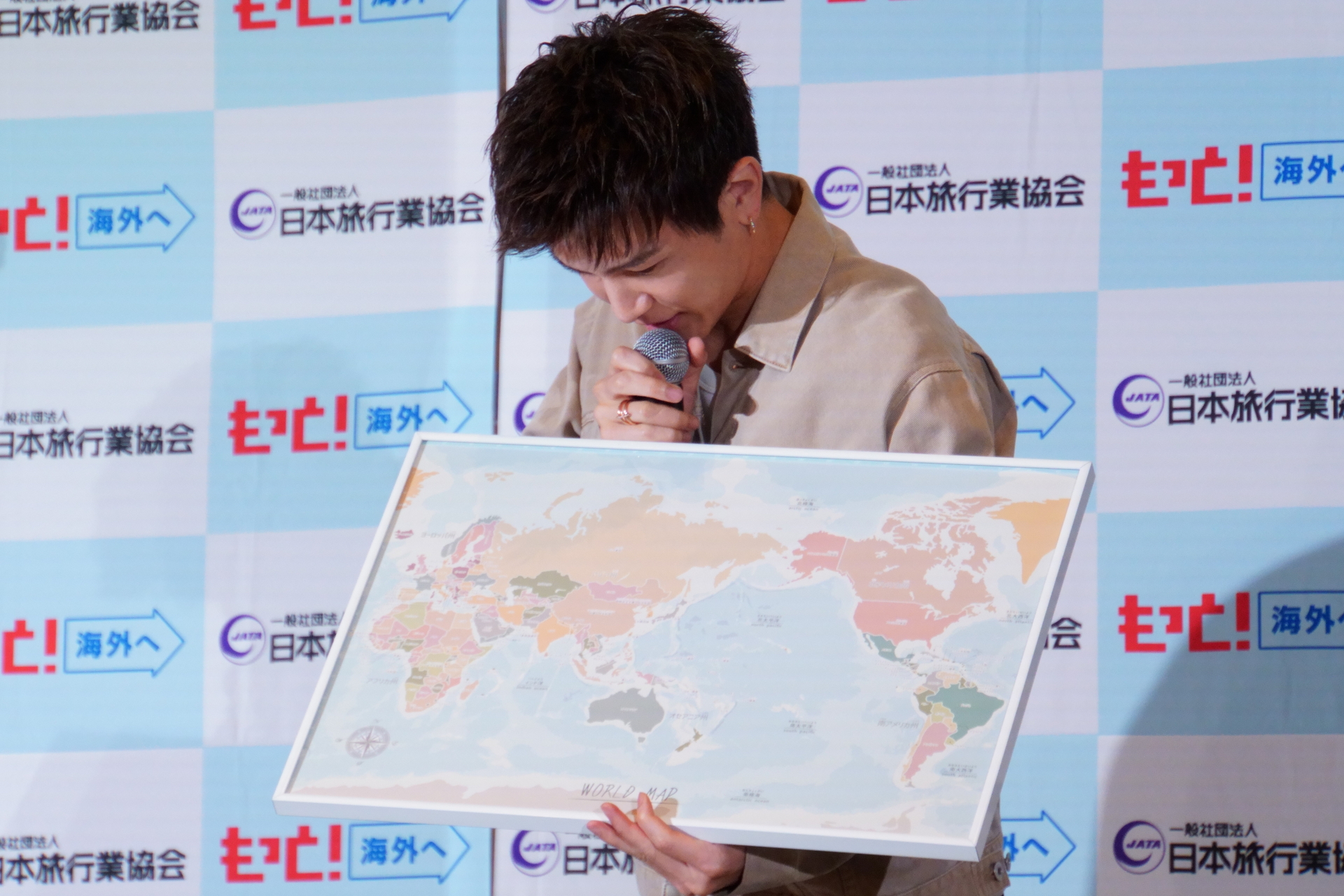 全問正解した岩田さんは世界地図をゲット