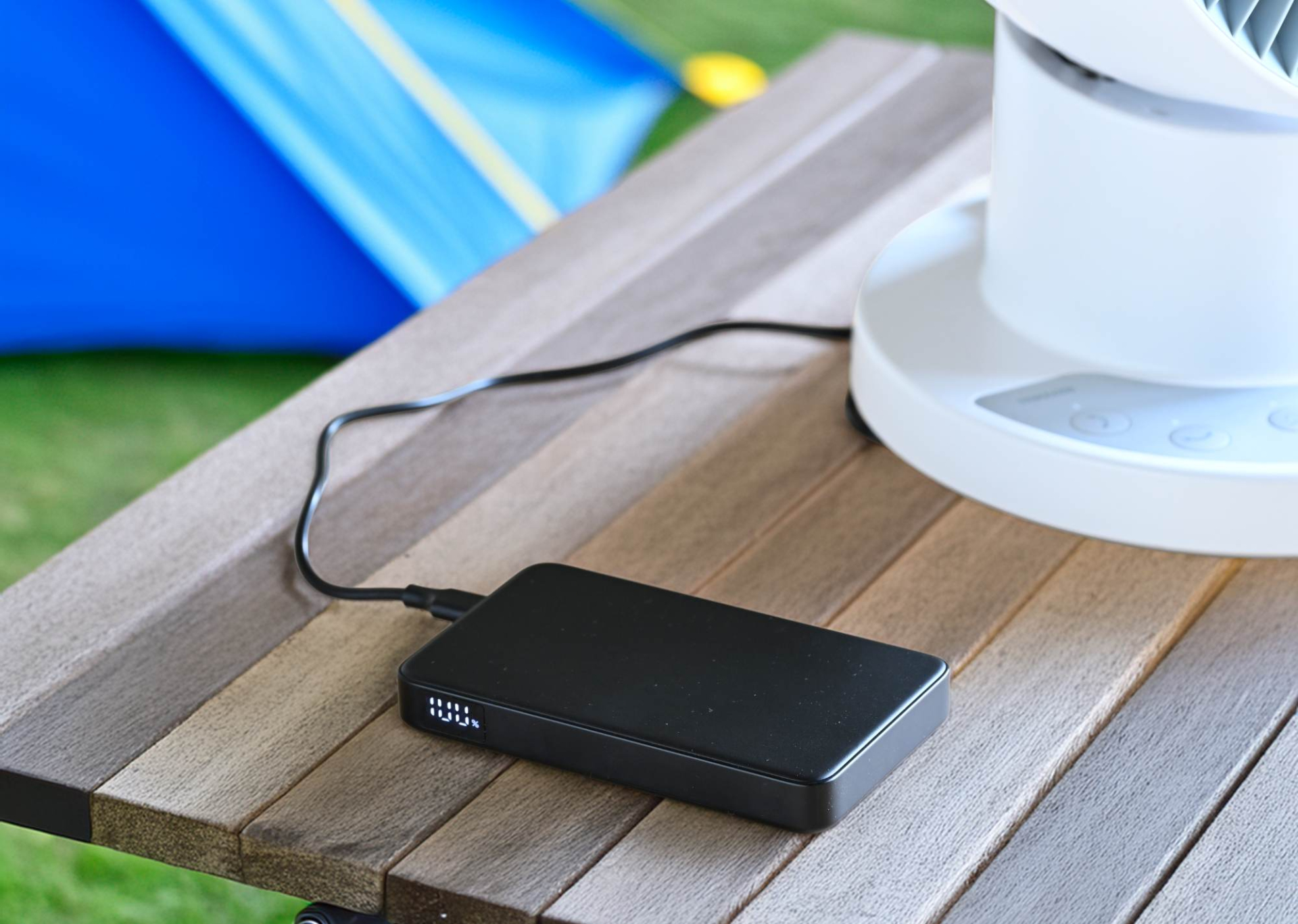 両モデルとも入出力に対応したUSB Type-Cポートと、出力用のUSB Type-Aポートを備える