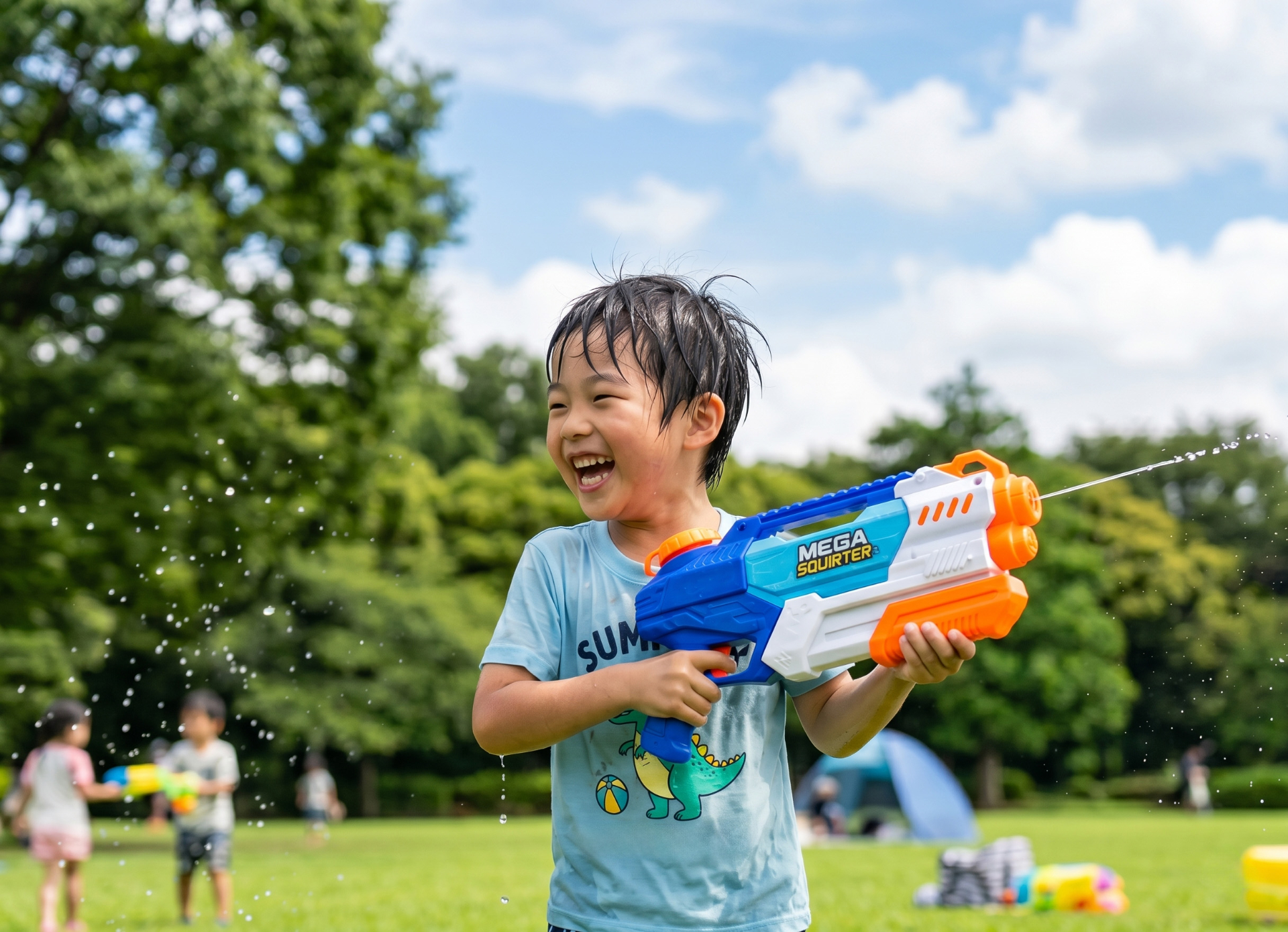 ホテル敷地内のアクティビティエリア「NASOBO」に“真夏の雪あそび”登場。ソリ滑りや水鉄砲など