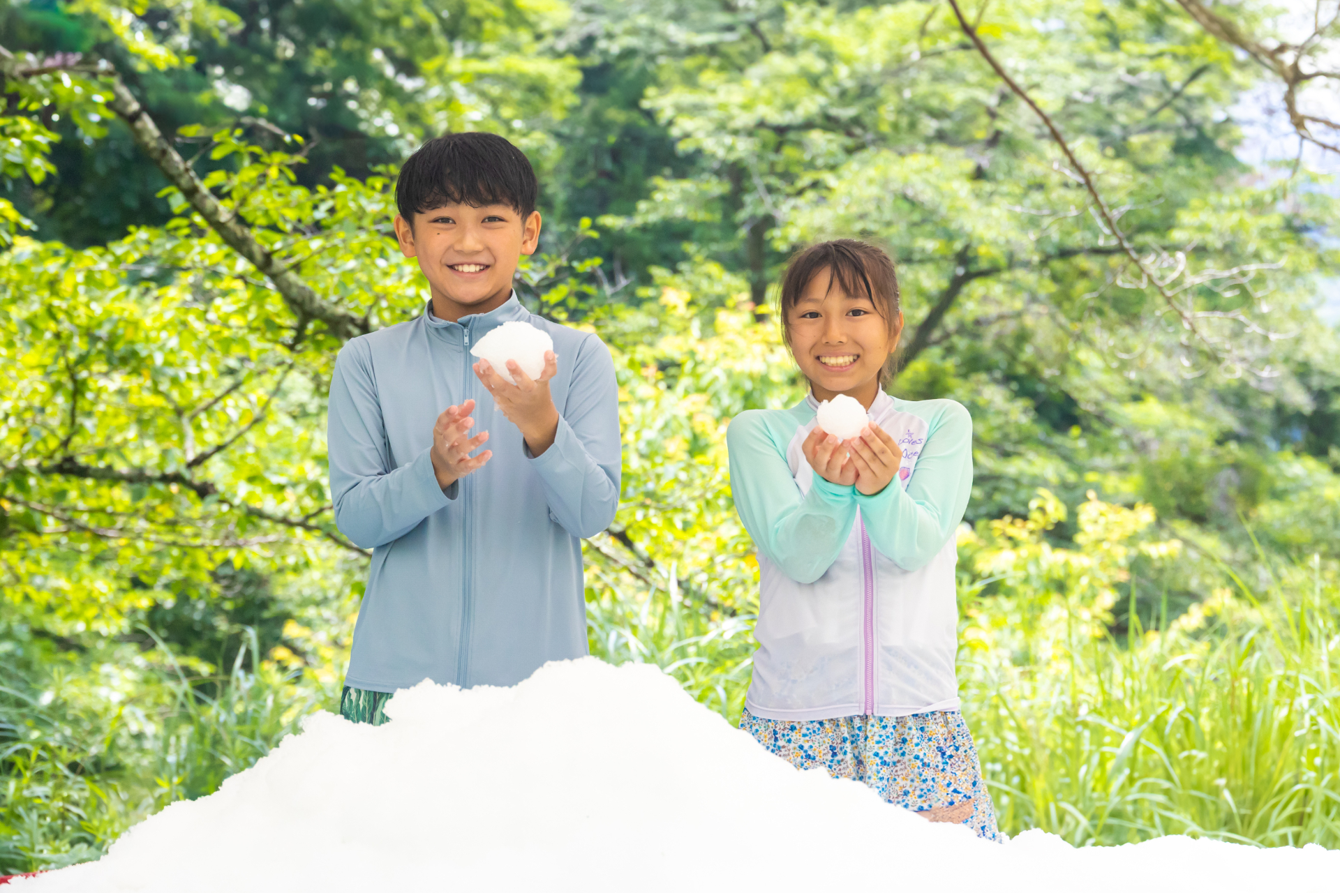 氷の粒が浮かぶ「キンキン！アイスプール」は真夏に水温一桁台の冷たさ