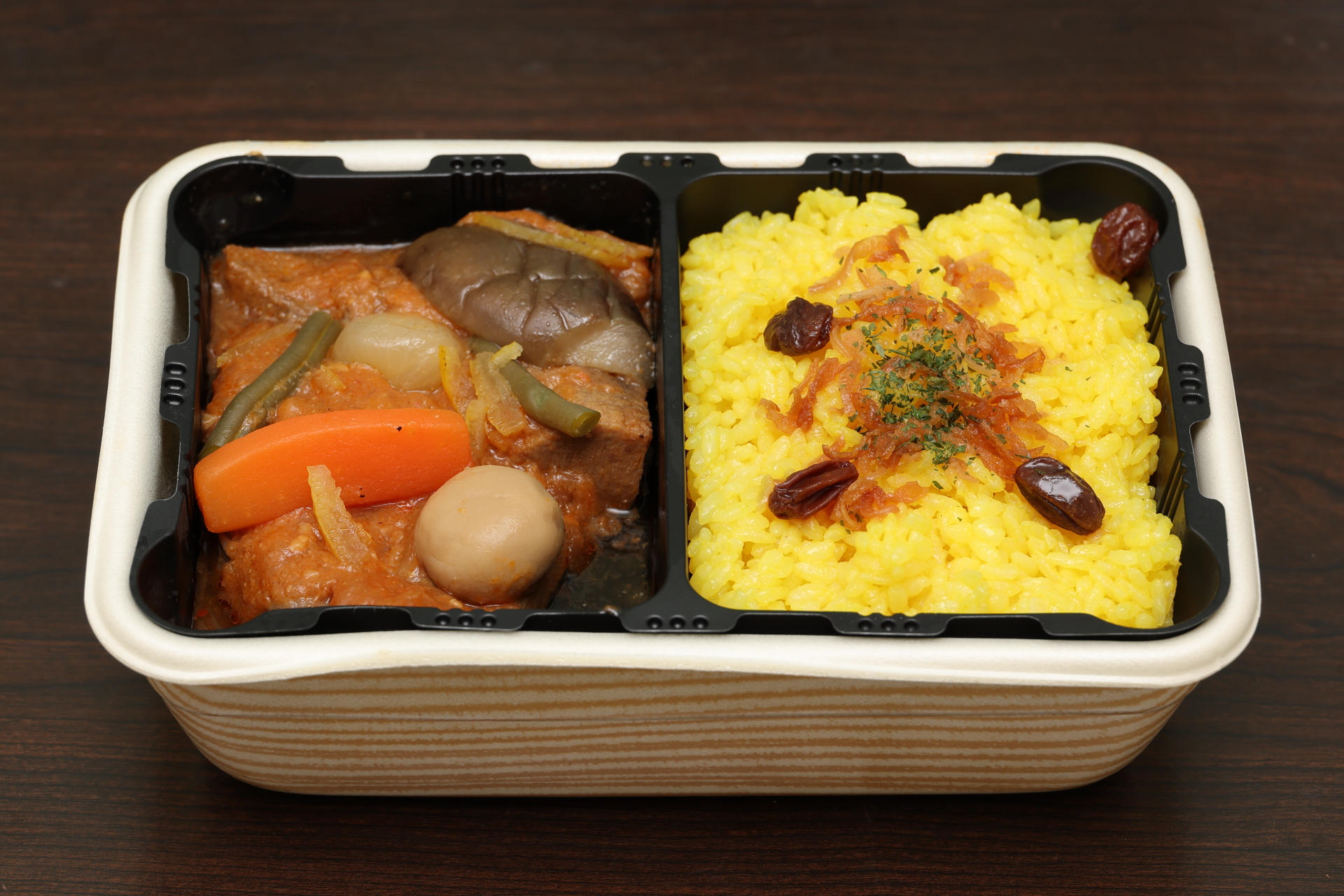 牛たん仙台味噌洋風煮込みのご飯はターメリックライス