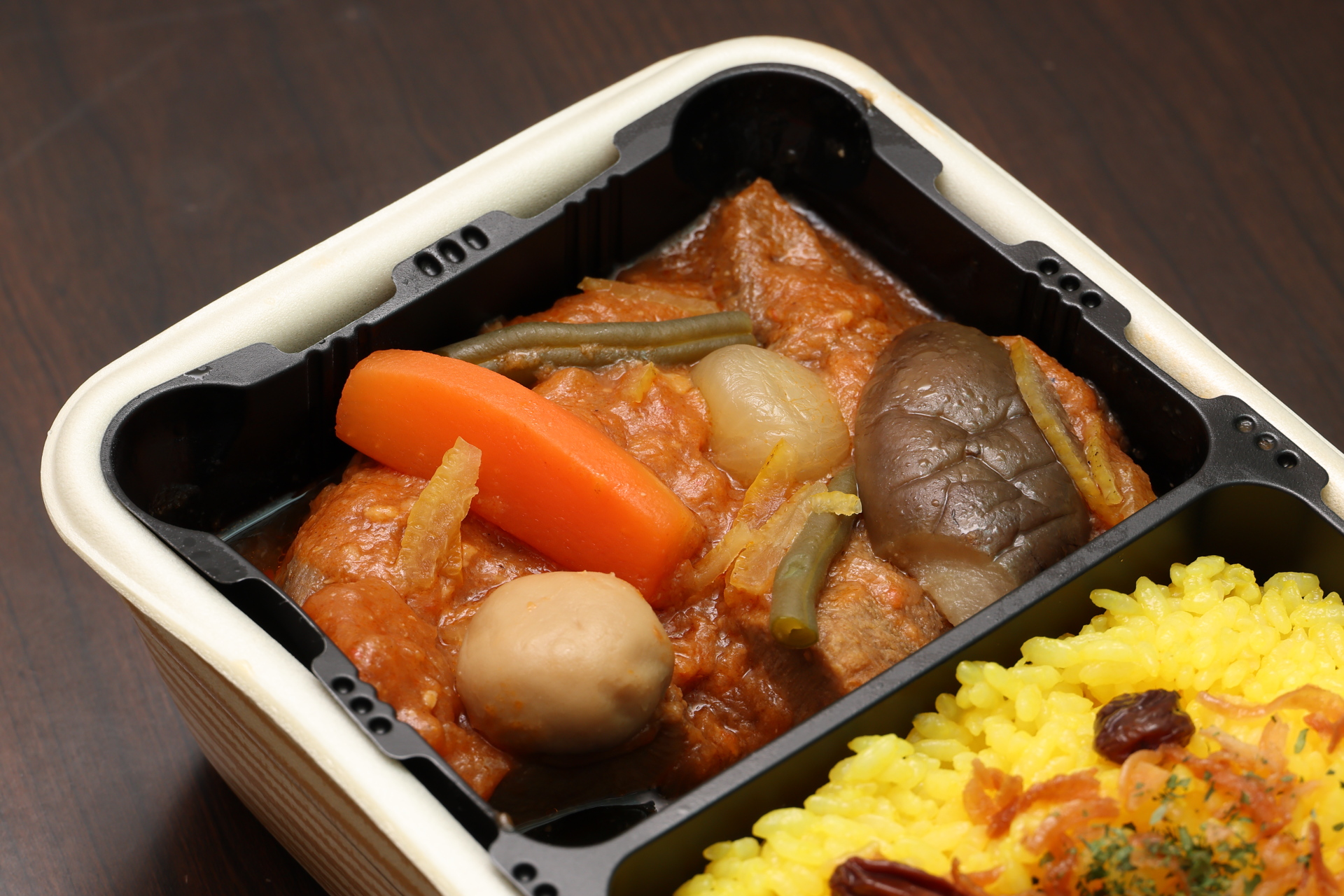 牛たんも具材もゴロゴロと大きく食べ応えたっぷり