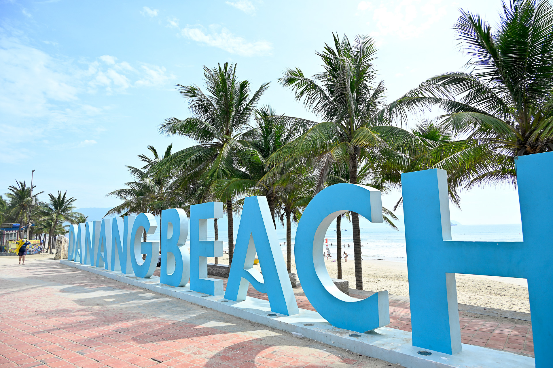 DANANG BEACHの巨大モニュメントはフォトスポットとして人気