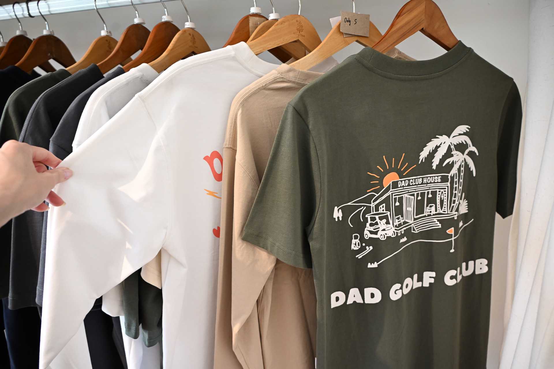 一番人気のTシャツはすべてオリジナルデザイン