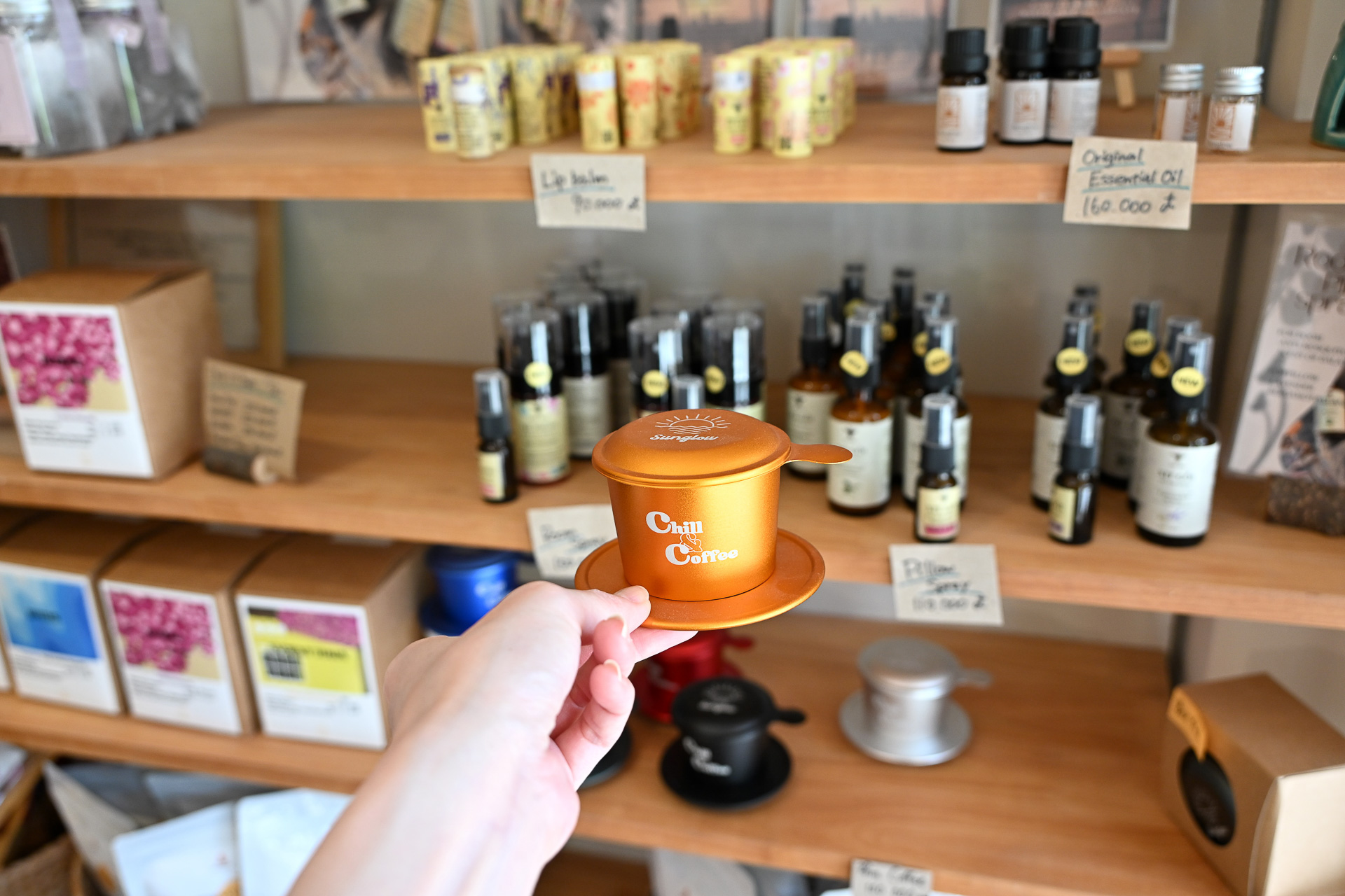 コーヒーアイテムもビビットでデザインよし