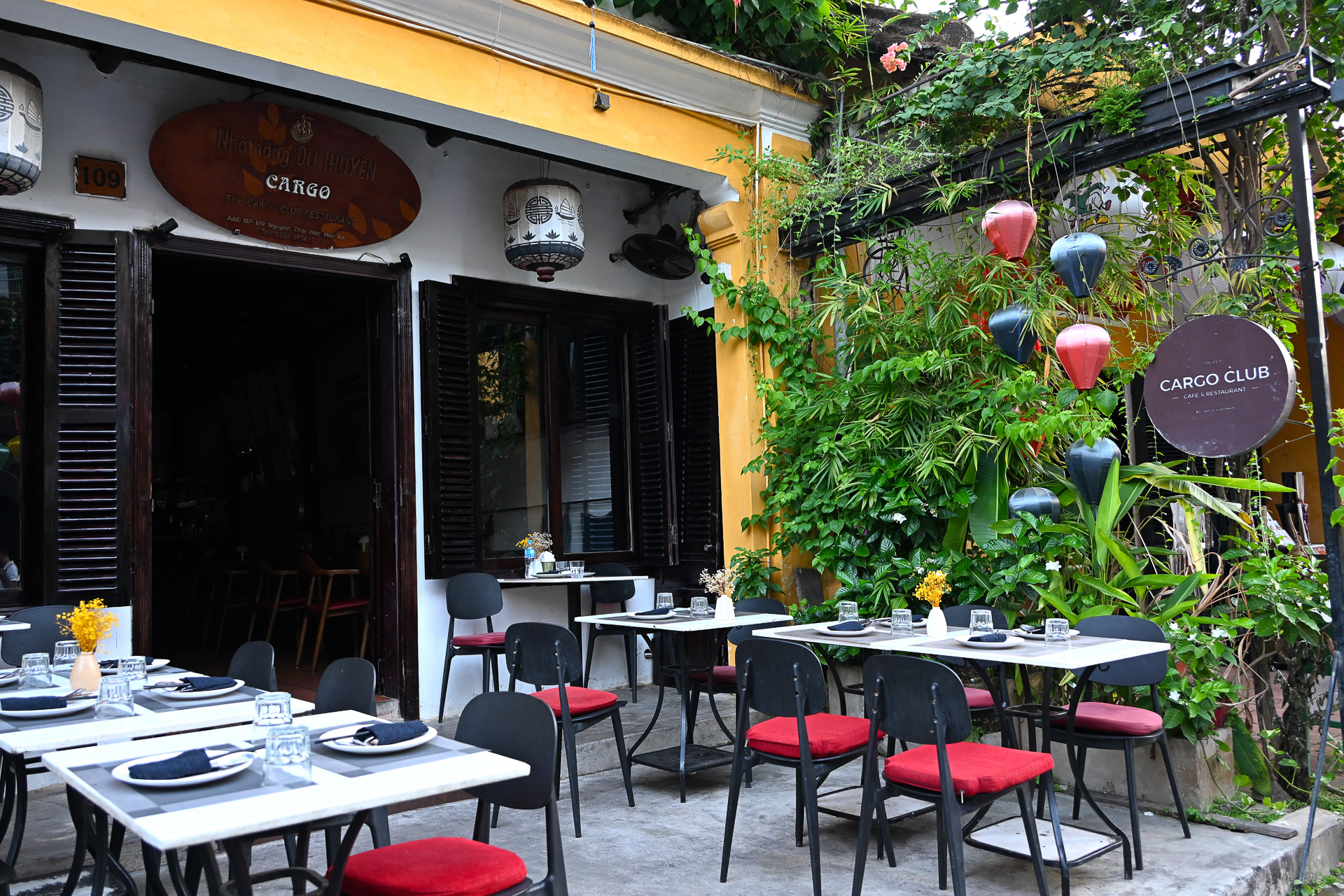 「CARGO CLUB」（107-109 Nguyen Thai Hoc St. Hoi An, Da Nang）
