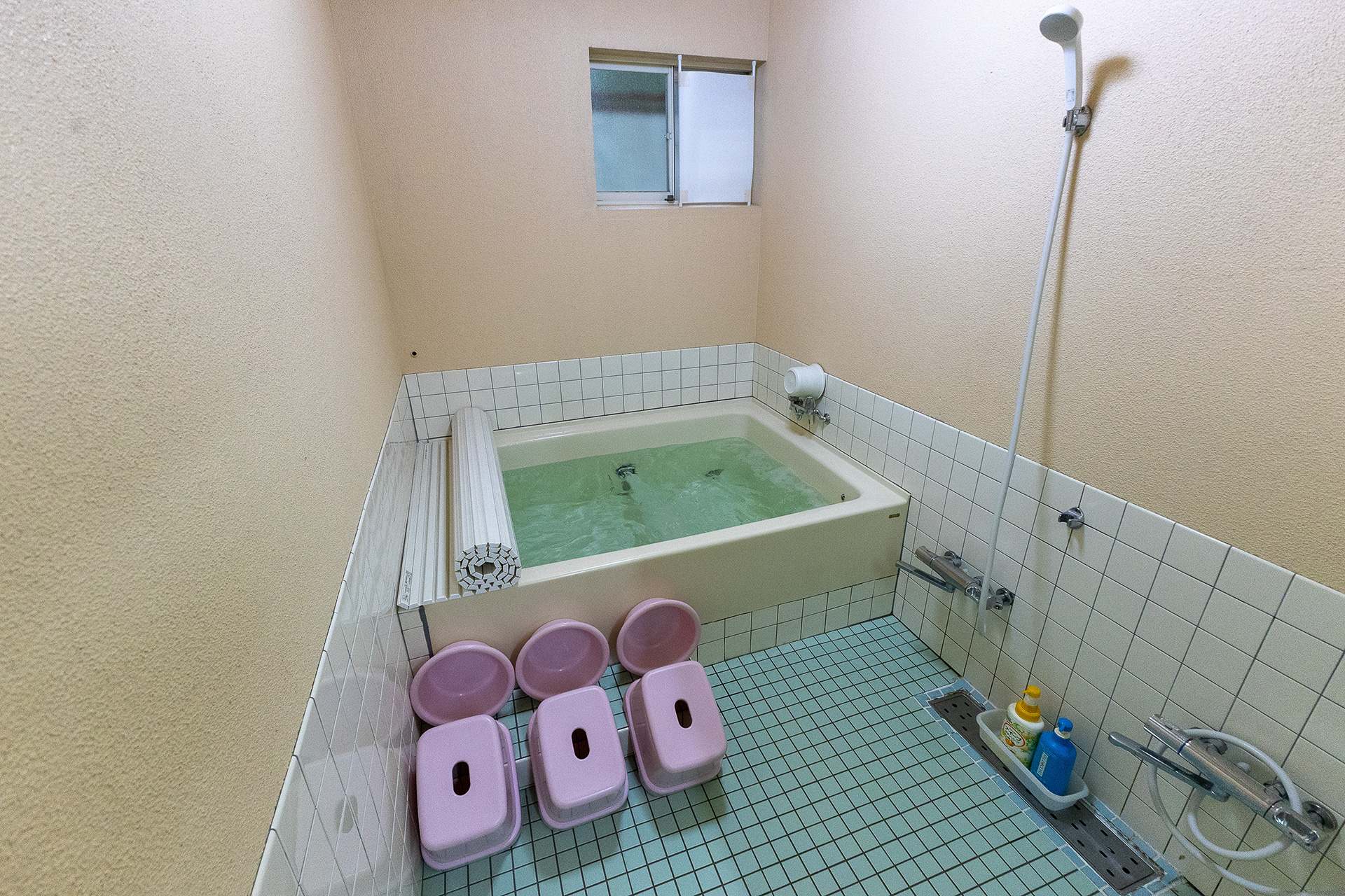 洗い場も浴槽も広めなので、家族での利用でも問題ない