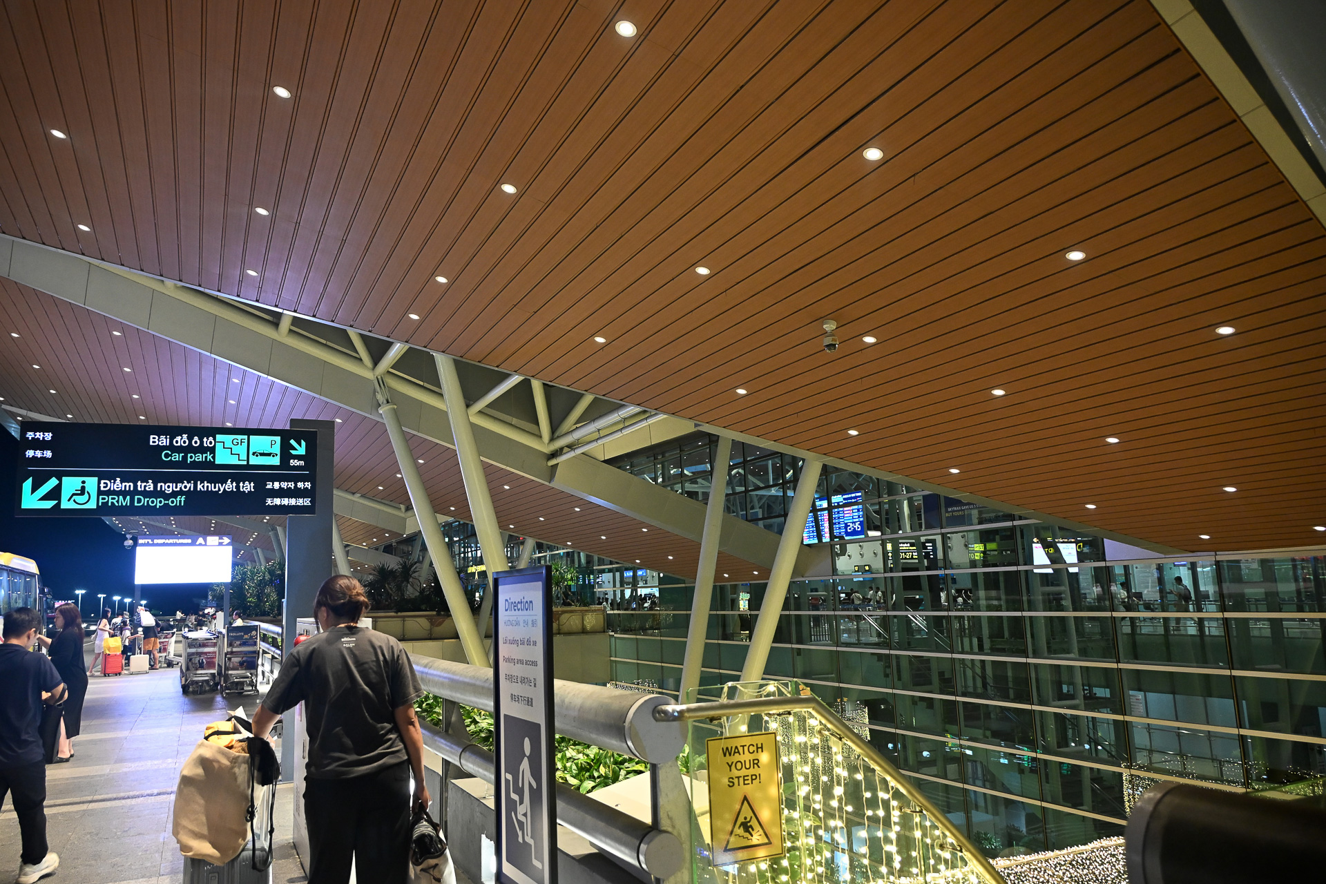 空港に到着。22時前には着いておきたい！