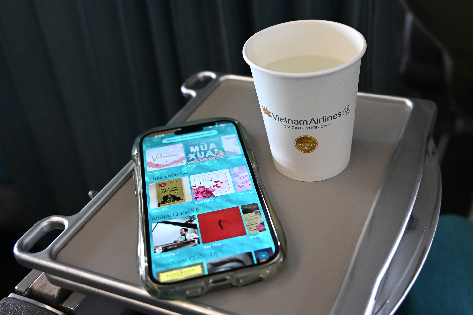 スマホで機内エンタメが楽しめます