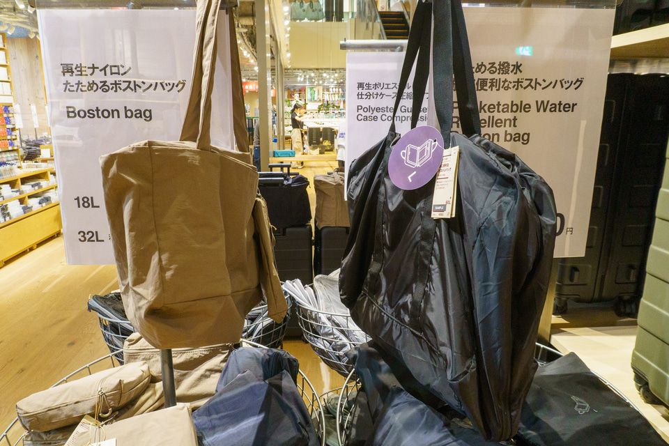 無印良品でそろえるトラベルバッグ。新作ボストン/推しごとバッグ/超