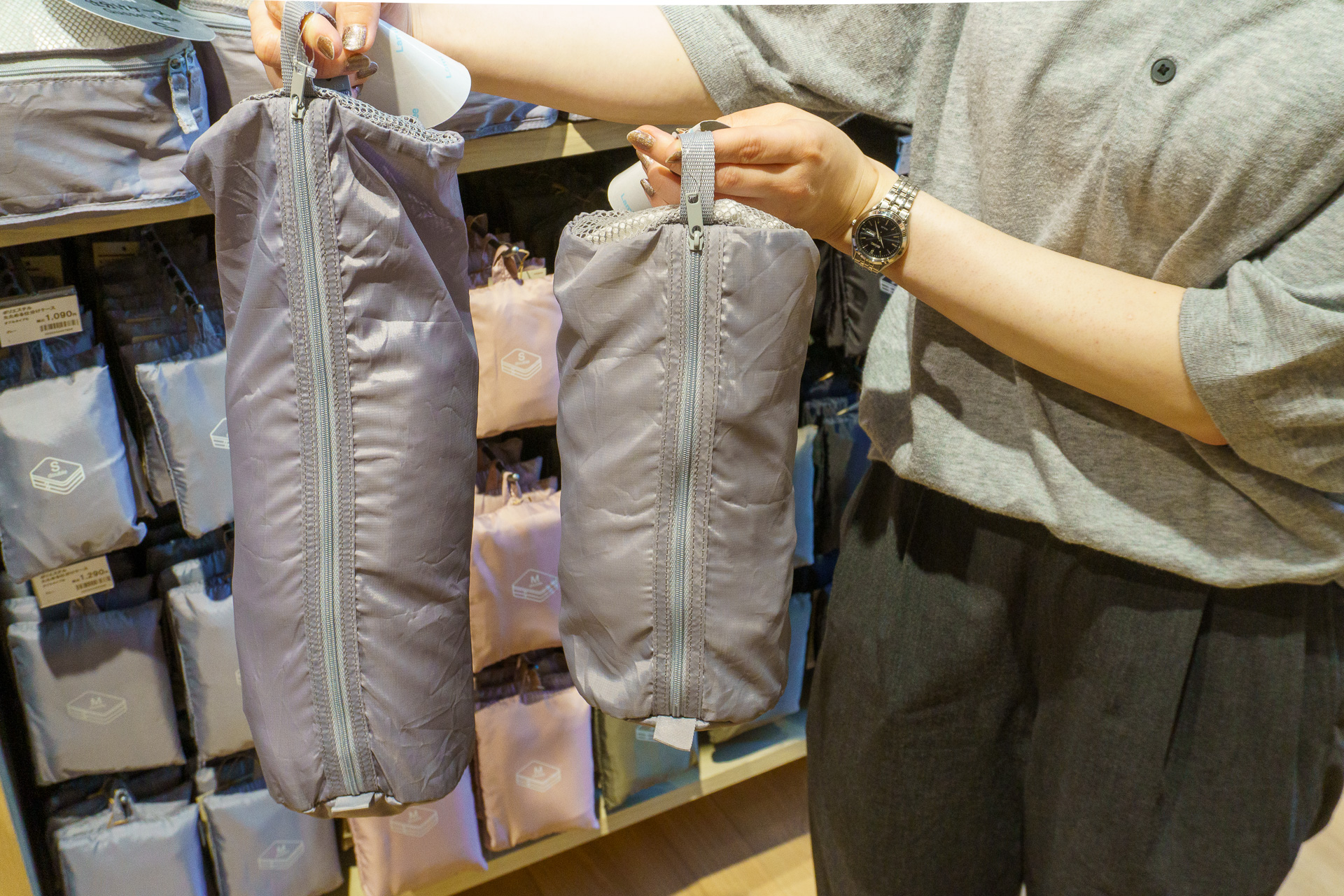 ポリエステルたためる仕分けケース 筒型（Sサイズ各890円、Mサイズ各1090円）