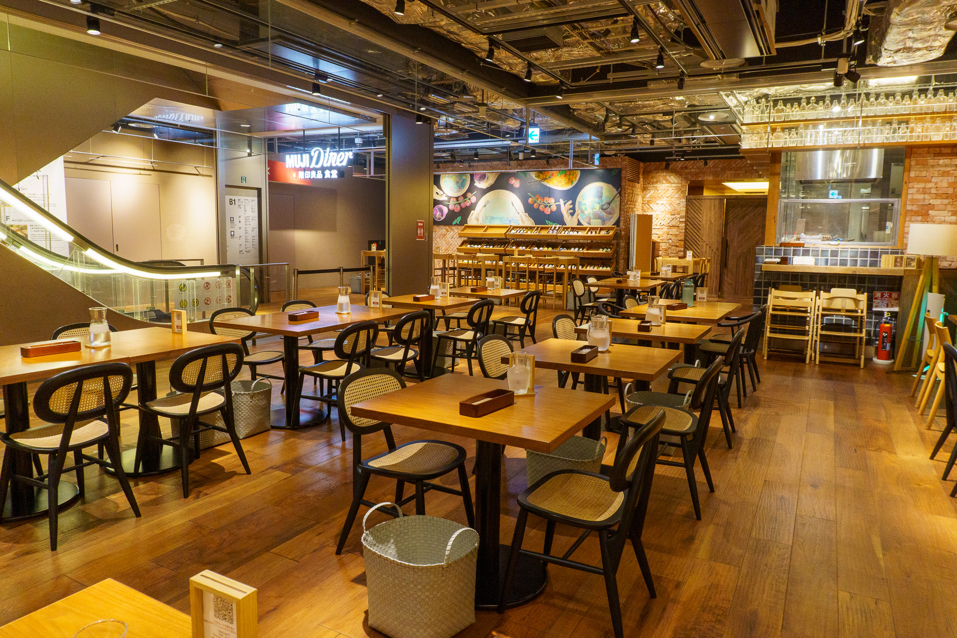 地下1階「MUJI Diner」
