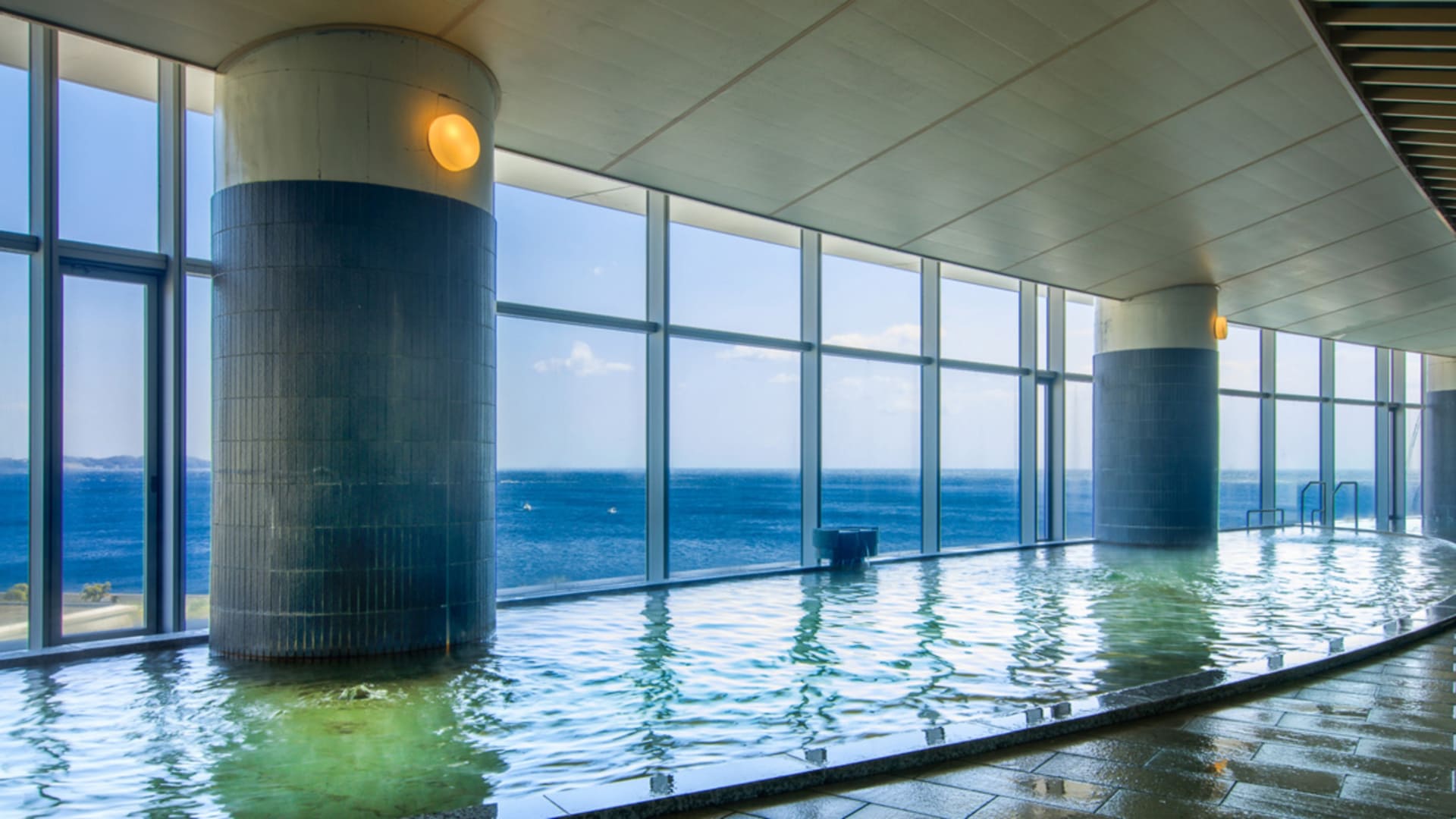 タワー館にある大展望風呂「海望の湯」