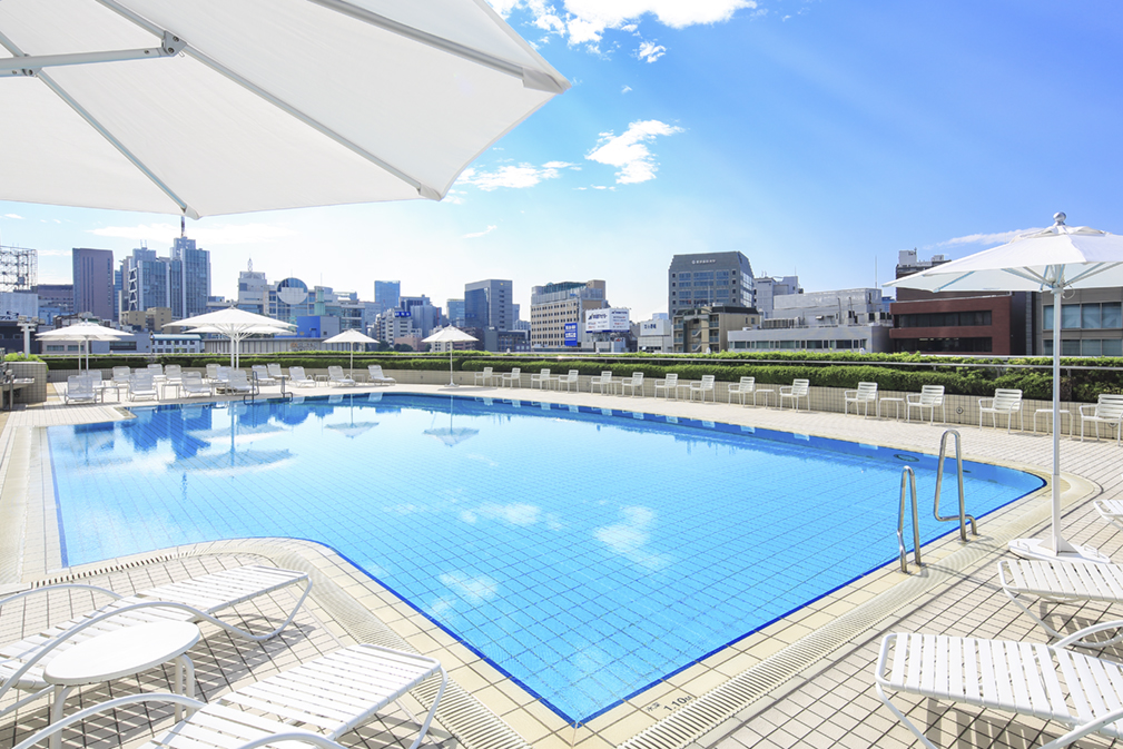 東京ドームホテル7階にある屋外プール「ガーデンプール」に入り放題の宿泊プラン