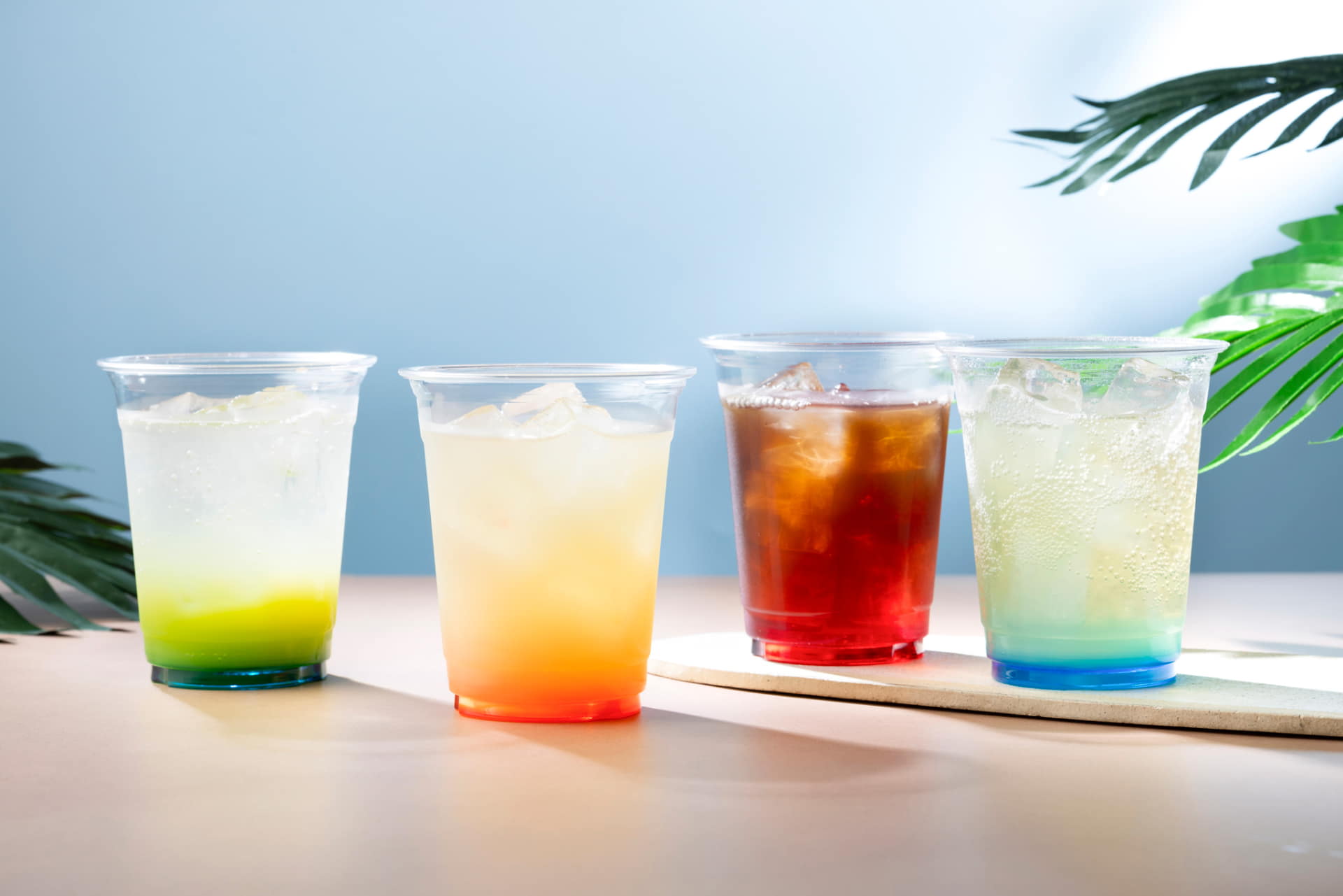 プールサイドカフェではドリンクを販売