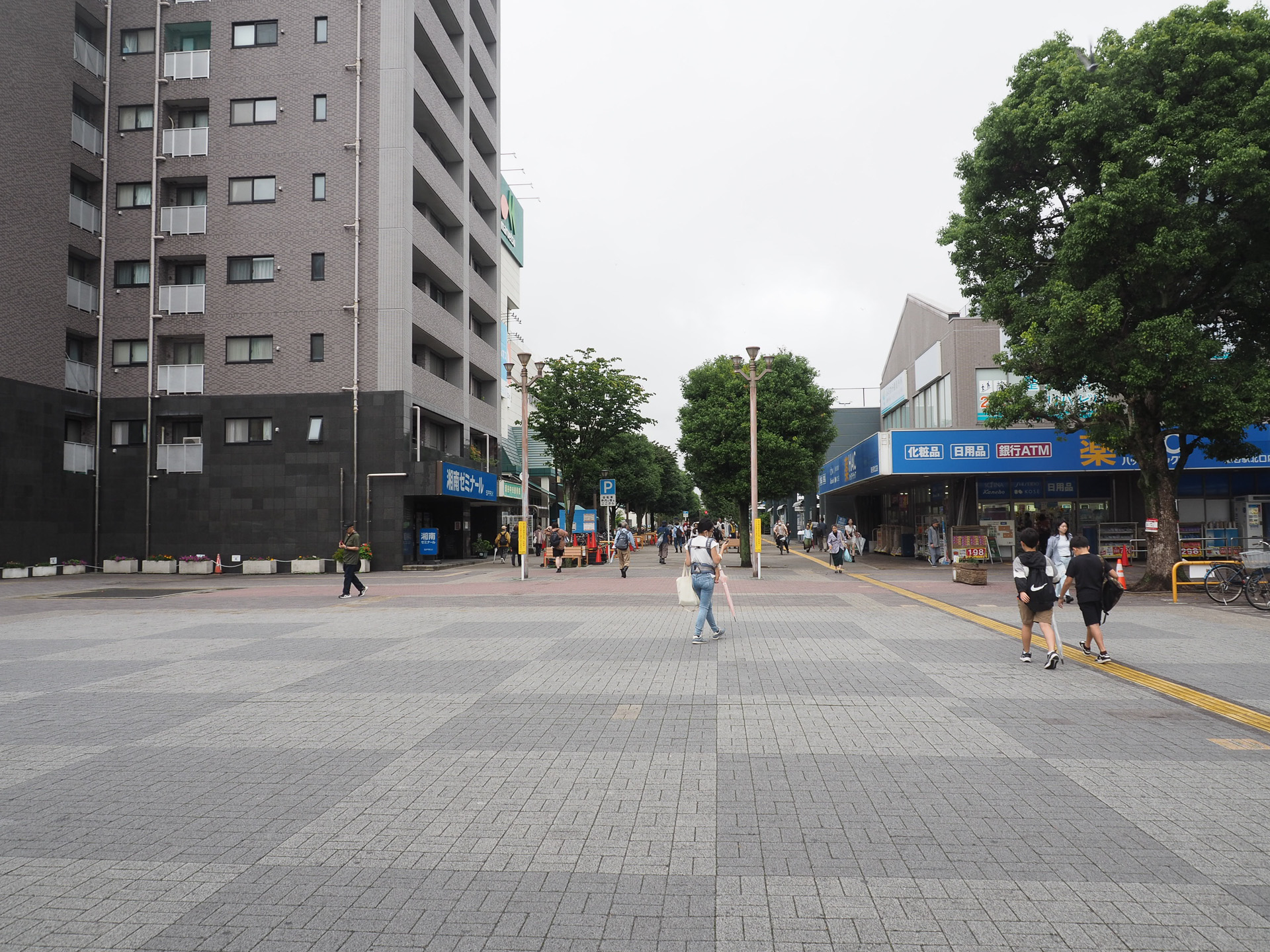 瀬谷駅北口を出たところ。ここは歩道となっておりクルマが入ることはできない