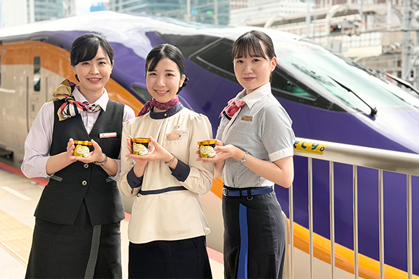 各社アテンダントと新幹線パーサーが企画に参加し、“シンカンセンスゴイカタイアイス”として人気のアイス限定フレーバーとパッケージデザインを選定