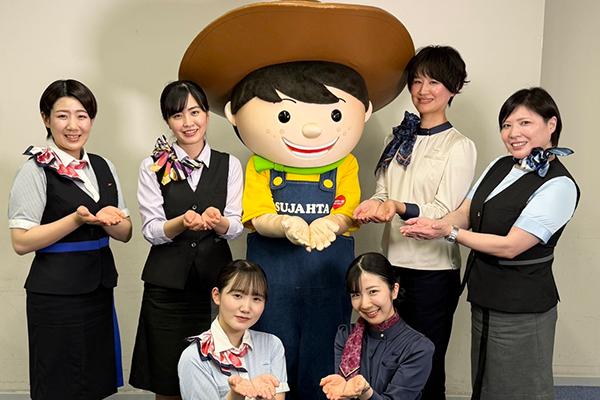 各社アテンダントと新幹線パーサーが企画に参加し、“シンカンセンスゴイカタイアイス”として人気のアイス限定フレーバーとパッケージデザインを選定