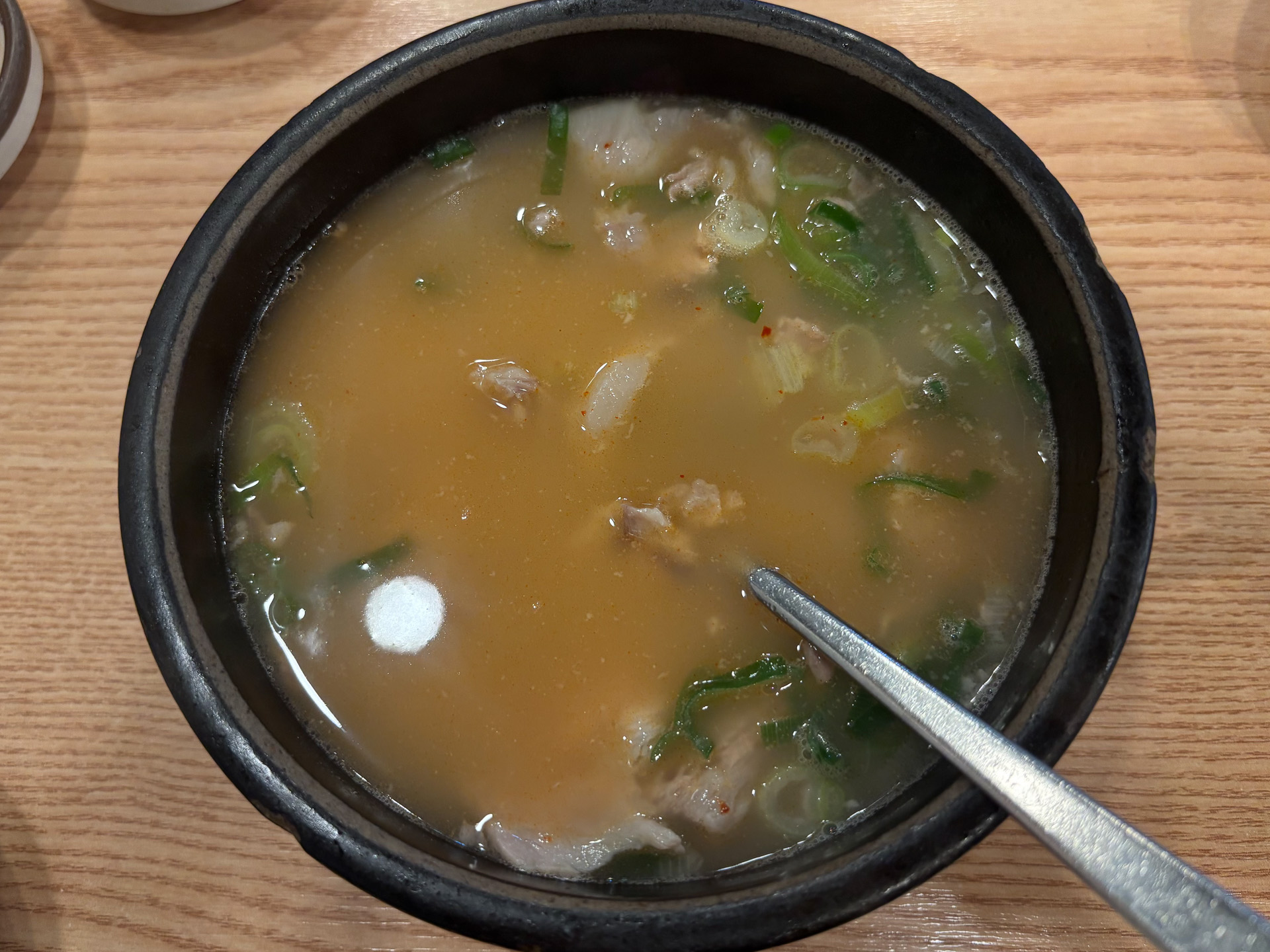 釜山の郷土料理テジクッパ