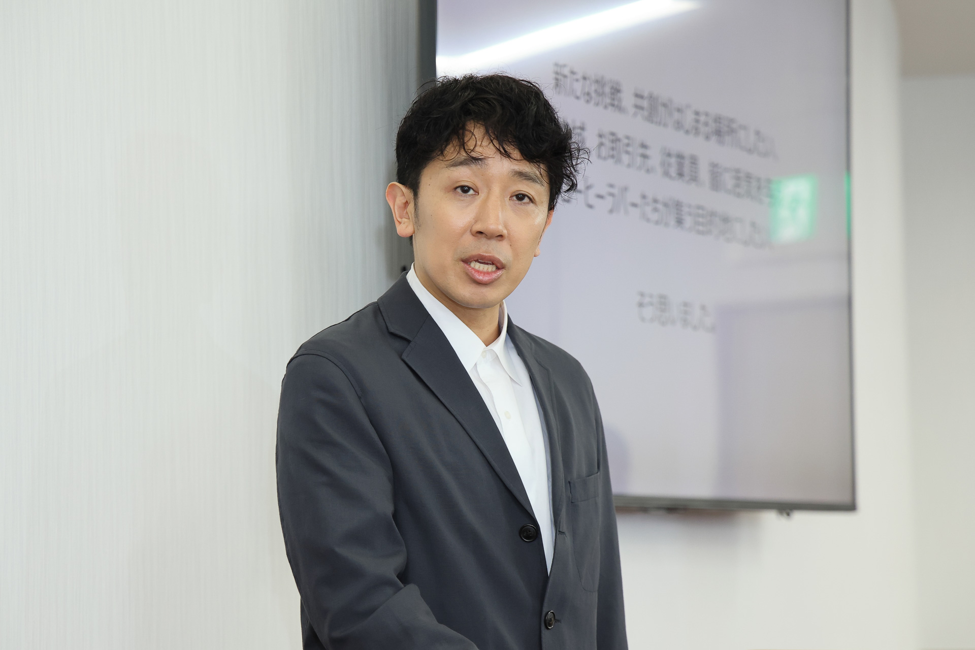 サステナビリティ経営推進本部 本部長 里見陵氏。UCCコーヒー博物館リニューアルの背景やコンセプトなどを説明